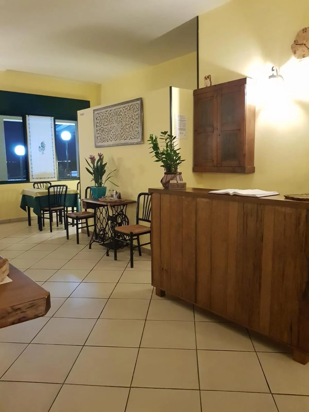 Restaurant/places to eat in Hotel la candela