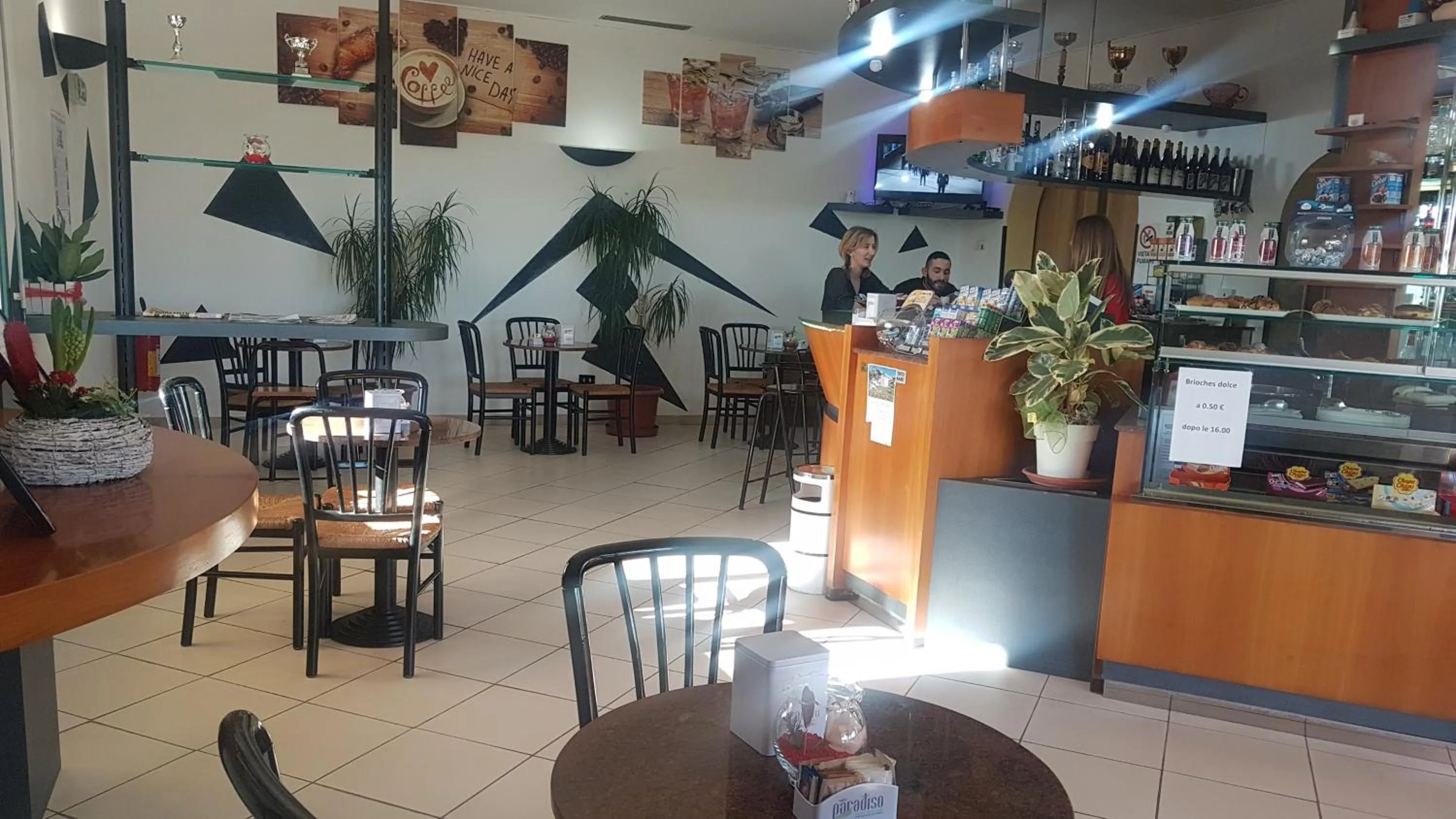 Restaurant/places to eat in Hotel la candela