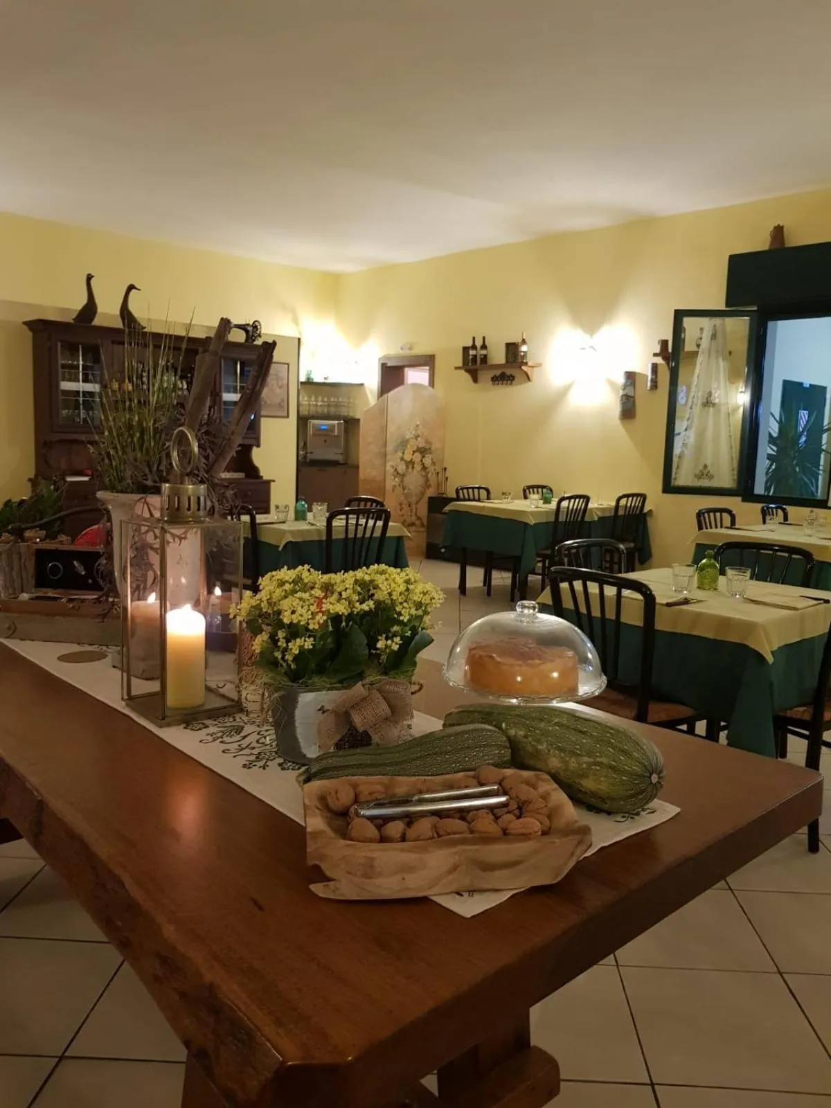 Restaurant/places to eat in Hotel la candela