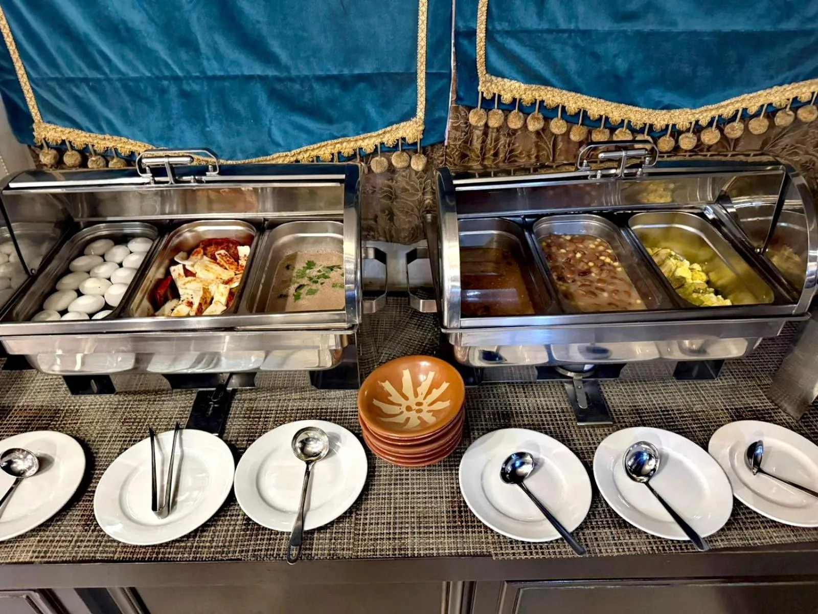 Breakfast in Queens Suite Hotel