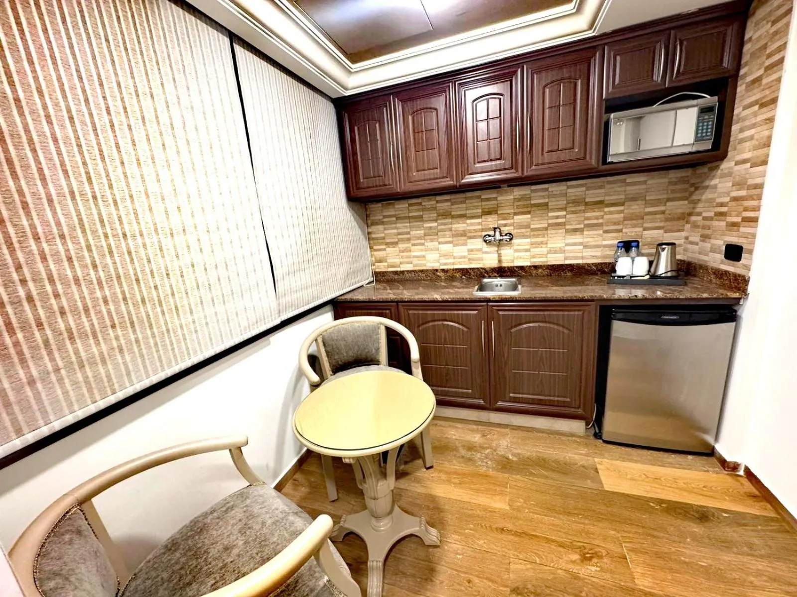 kitchen in Queens Suite Hotel