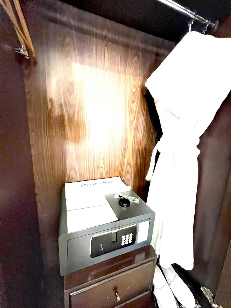 safe in Queens Suite Hotel