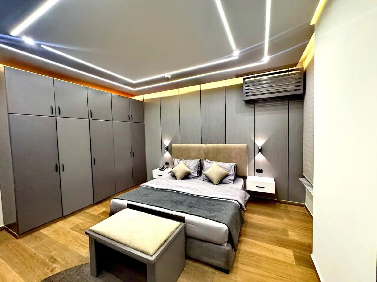 Bedroom, Bed in Queens Suite Hotel Bedroom, Bed in Queens Suite Hotel