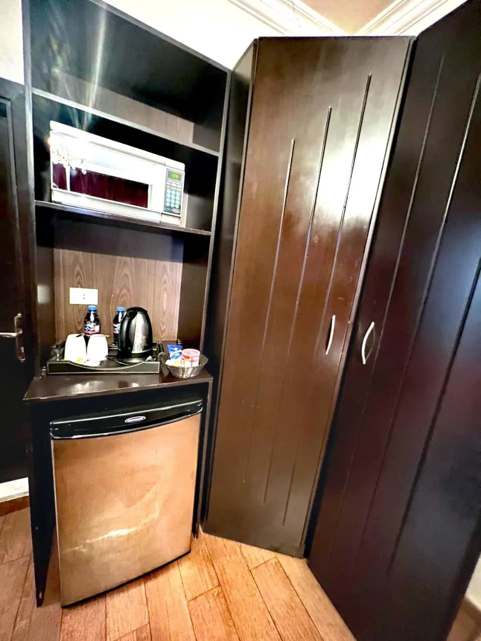 minibar in Queens Suite Hotel