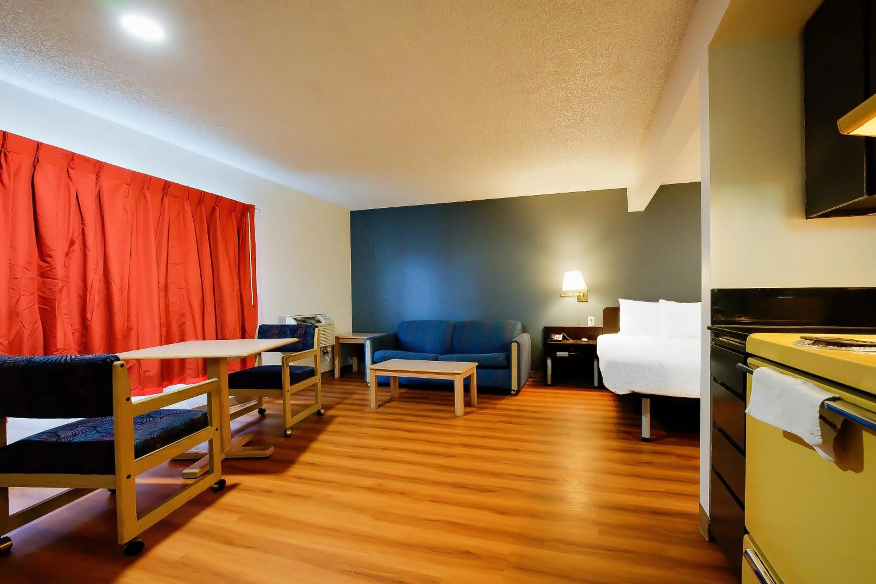 Bedroom in OYO Hotel Hermiston OR, Downtown