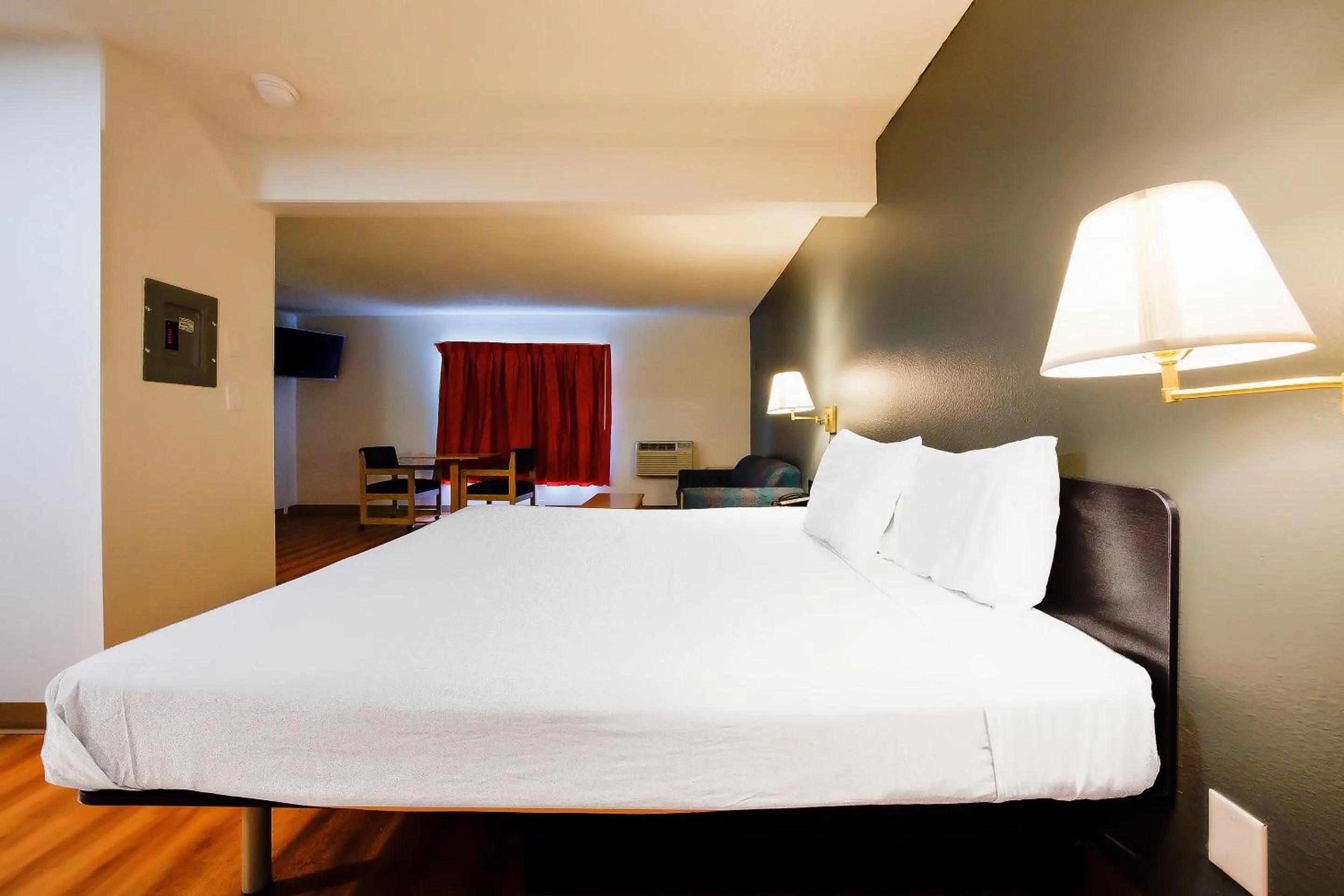 Bedroom, Bed in OYO Hotel Hermiston OR, Downtown