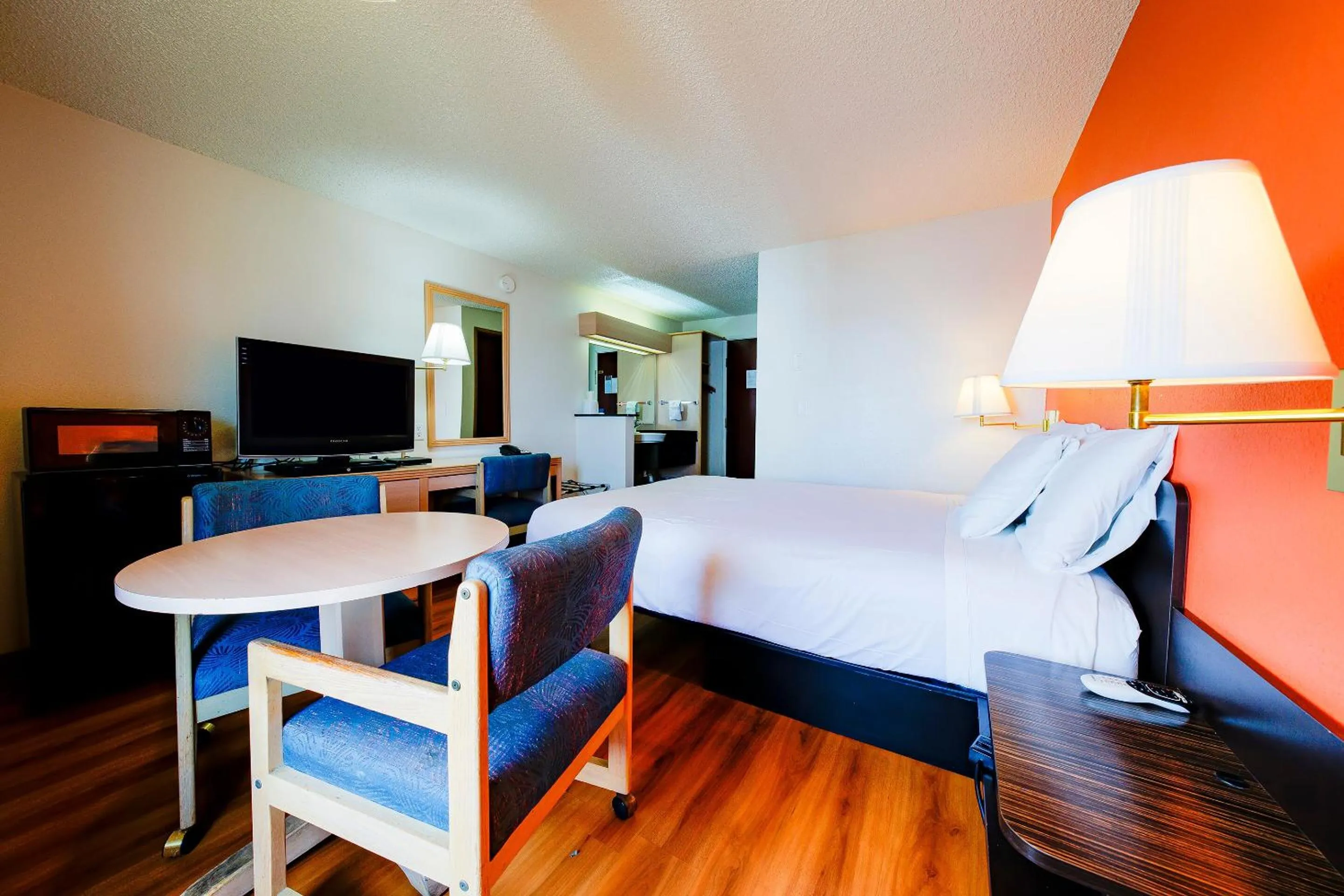 Bedroom, Bed in OYO Hotel Hermiston OR, Downtown