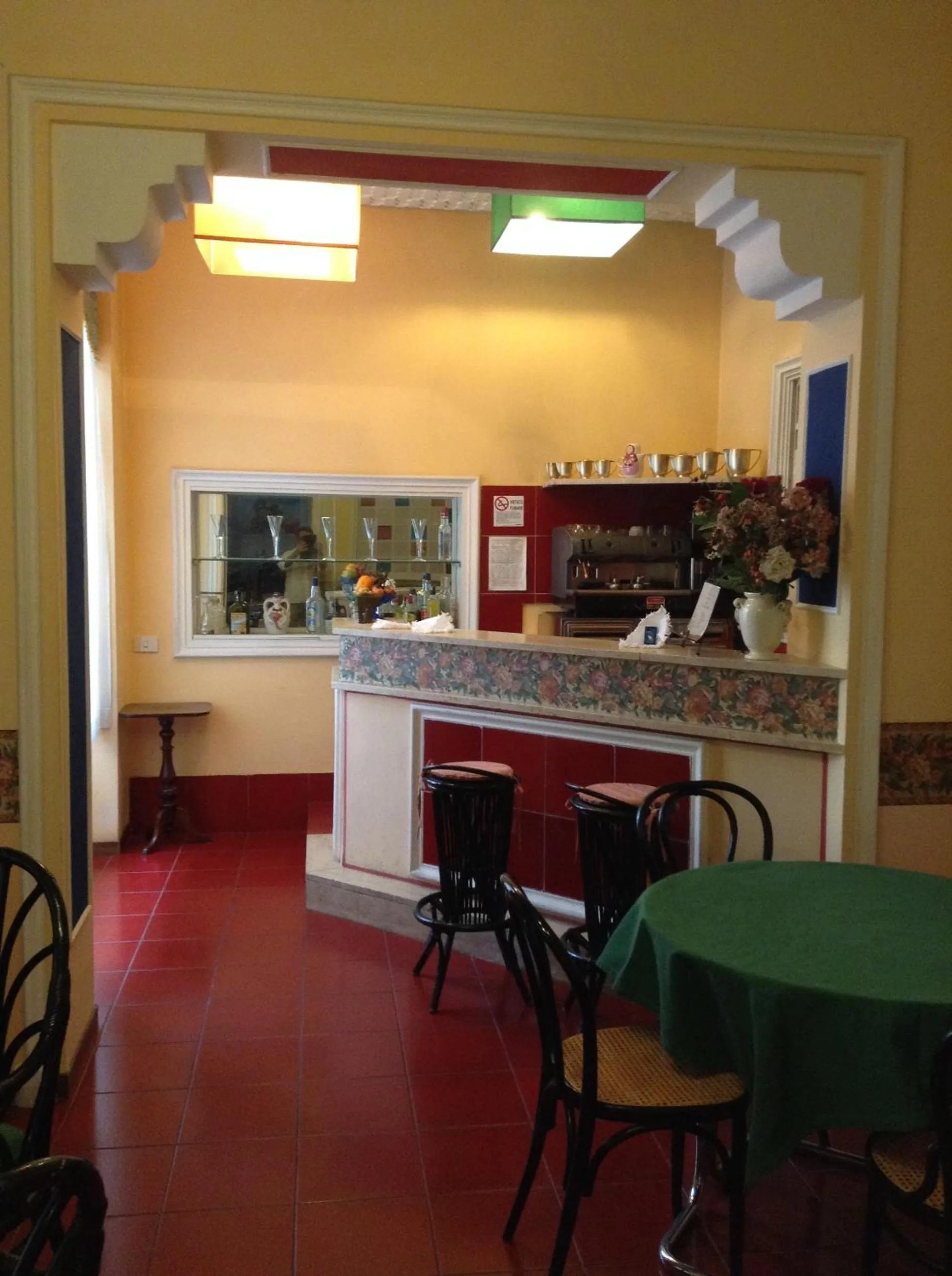 Lounge or bar in Hotel Iris Crillon