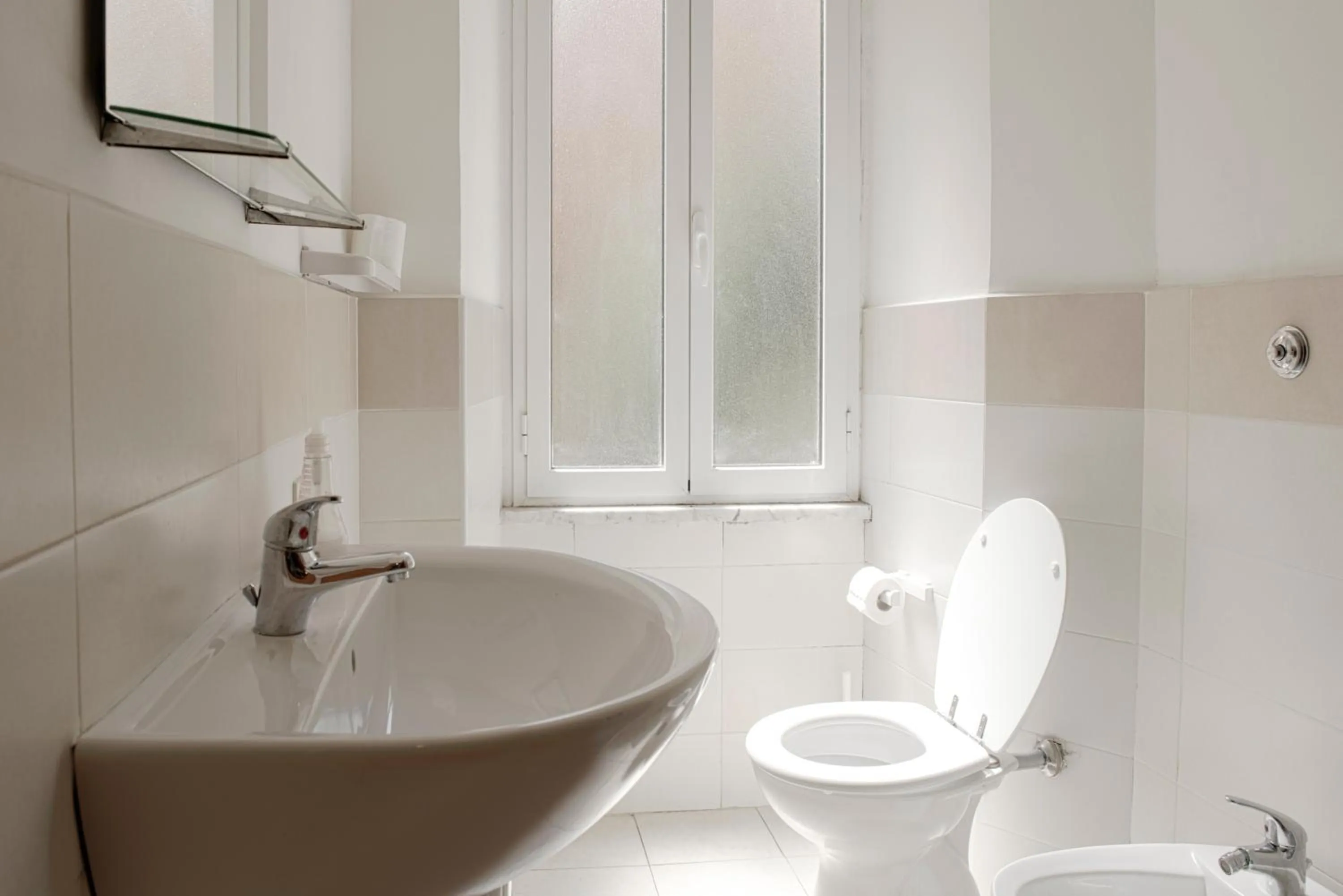 Toilet in Al Colosseo 8