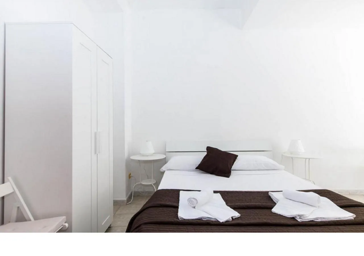 Photo of the whole room, Bed in Al Colosseo 8