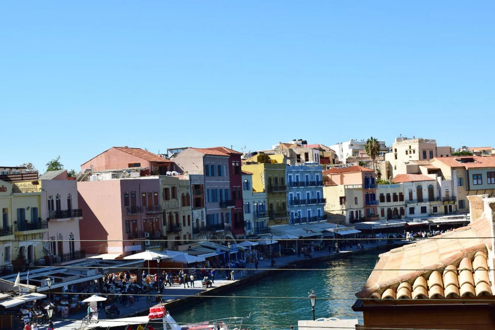 Nearby landmark in Stoa Rooms