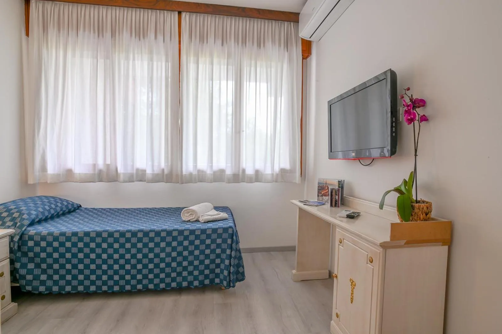 Bedroom, Bed in Hotel Adriaco