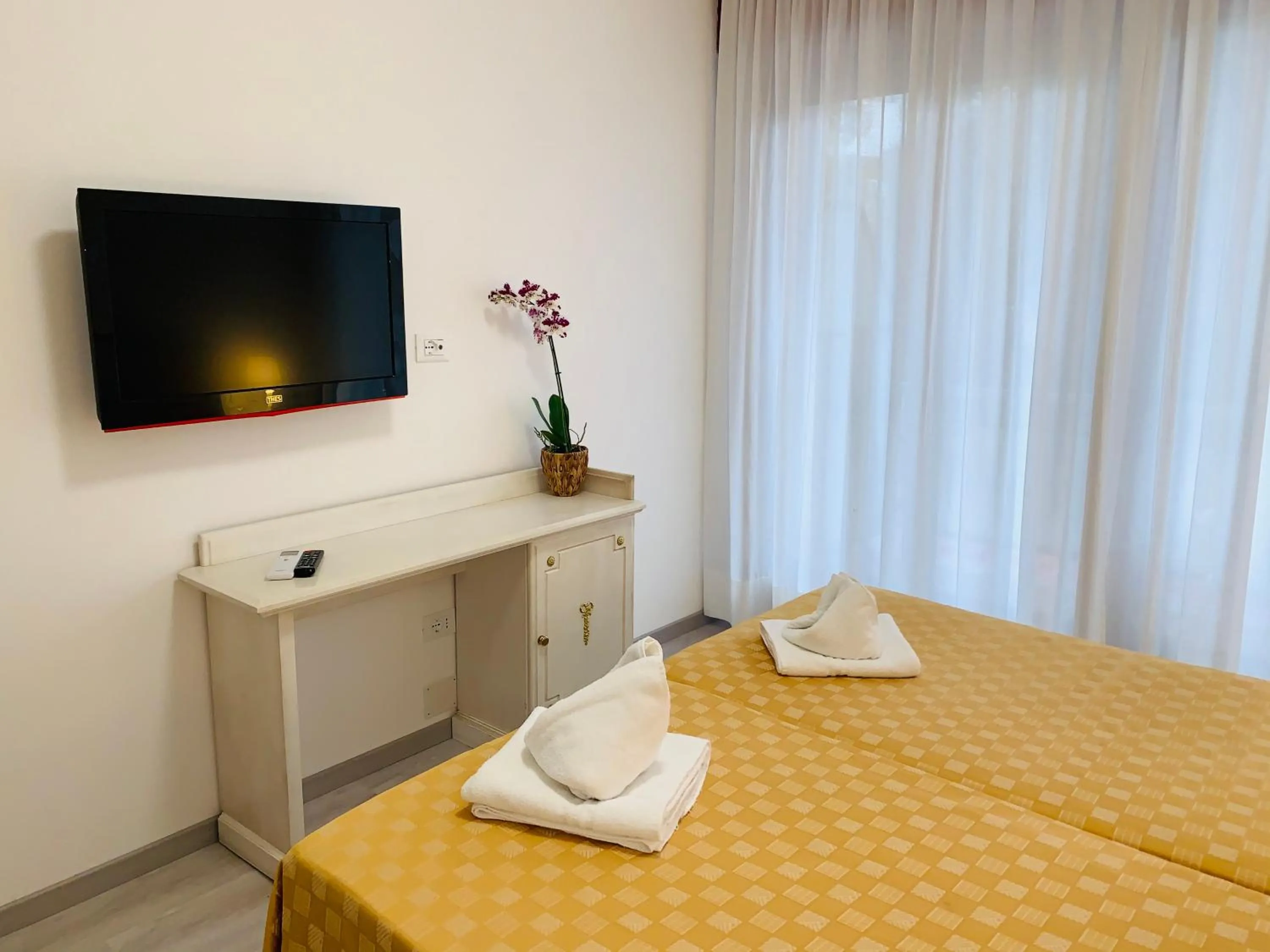 Photo of the whole room, Bed in Hotel Adriaco