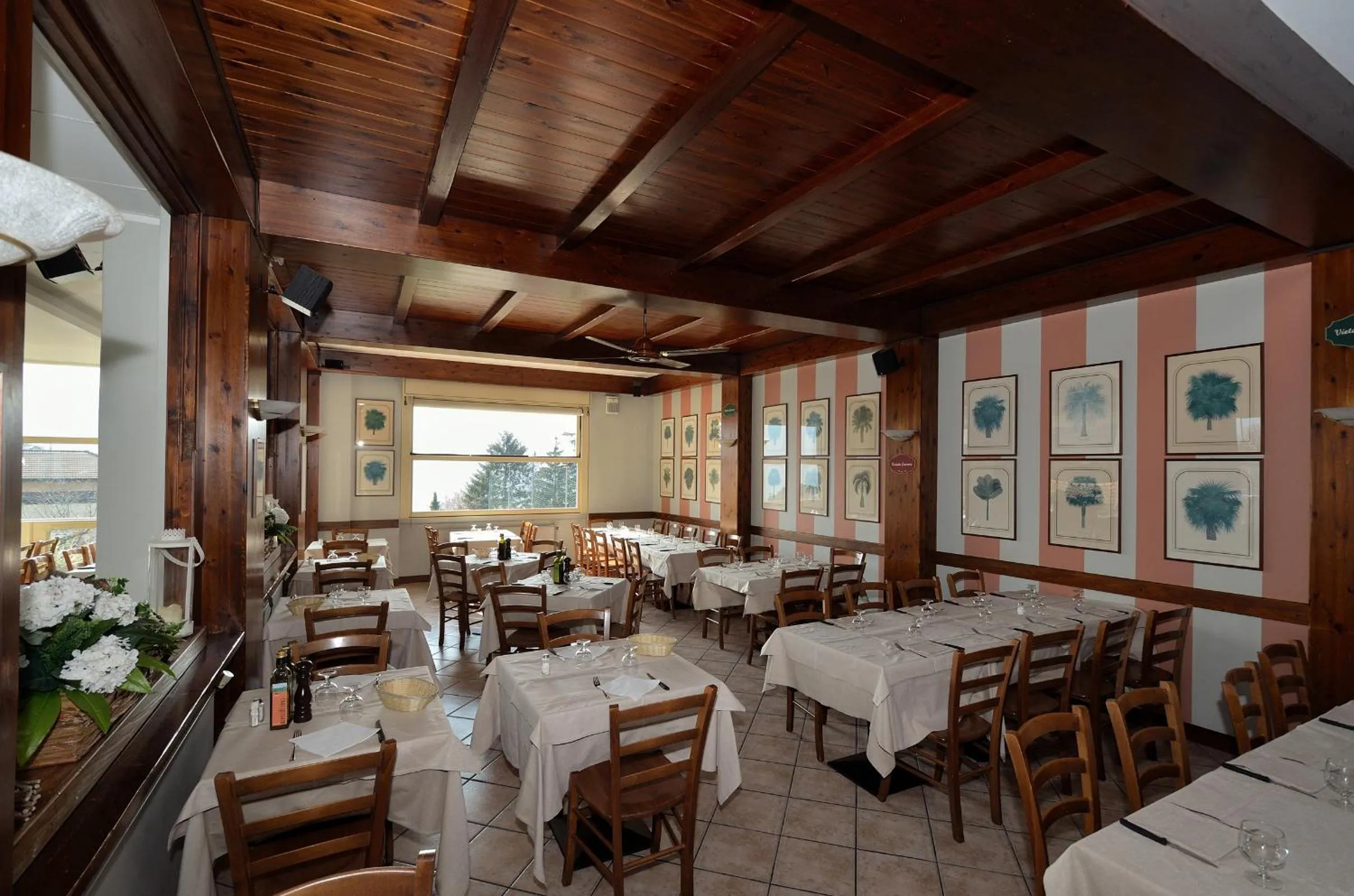 Restaurant/places to eat in Albergo Della Torre