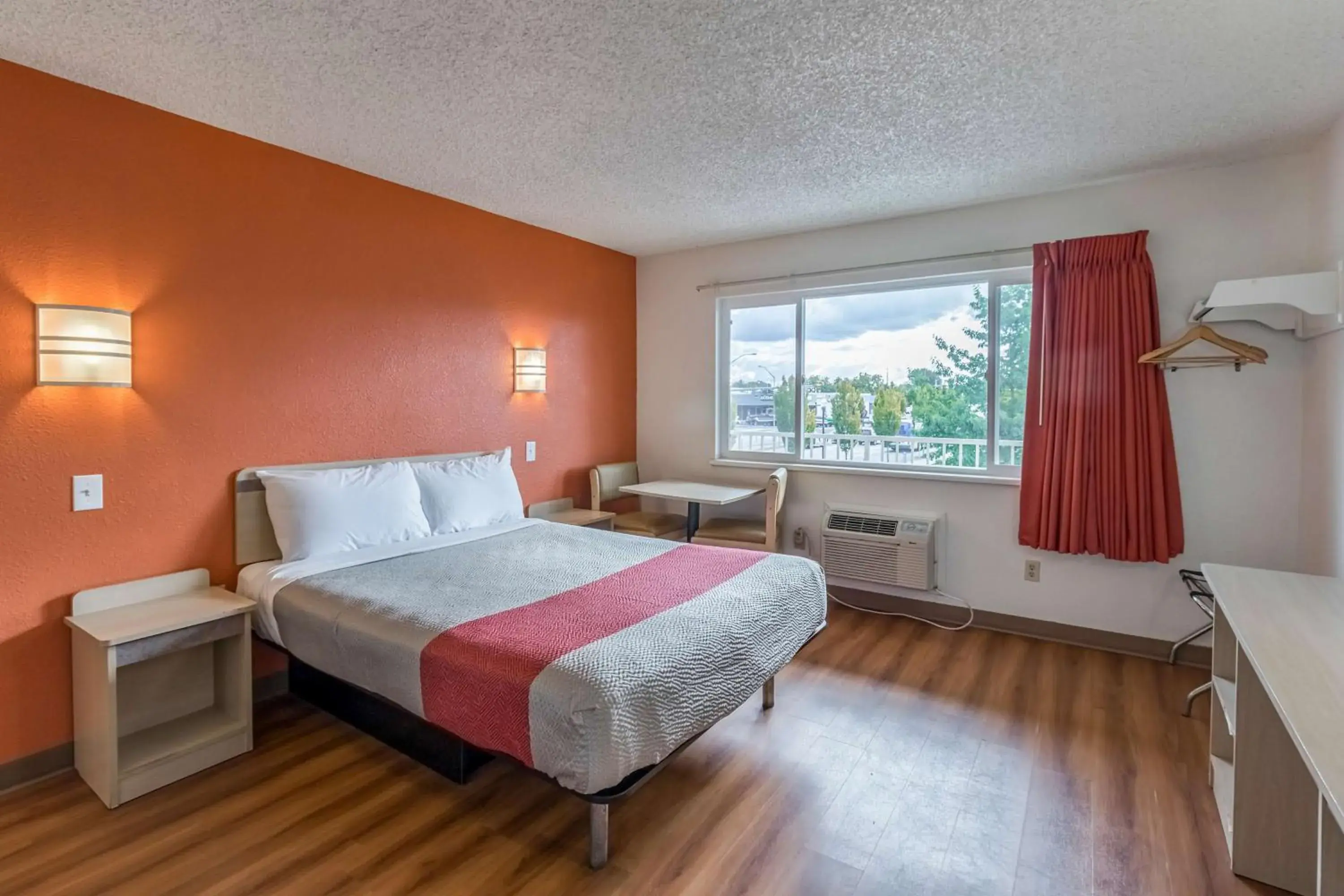 Photo of the whole room, Bed in Motel 6-Beaverton, OR
