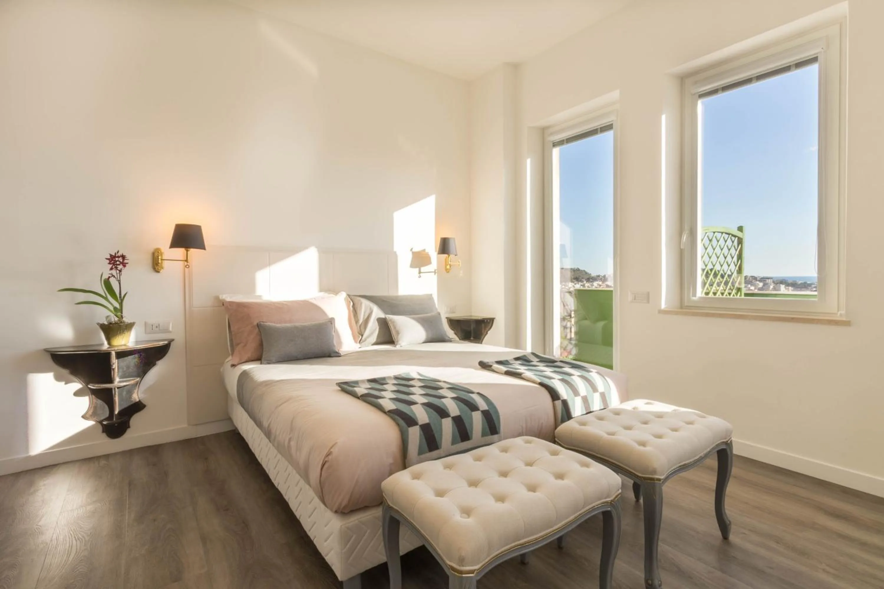 Bedroom, Bed in Eleventh Floor Suites