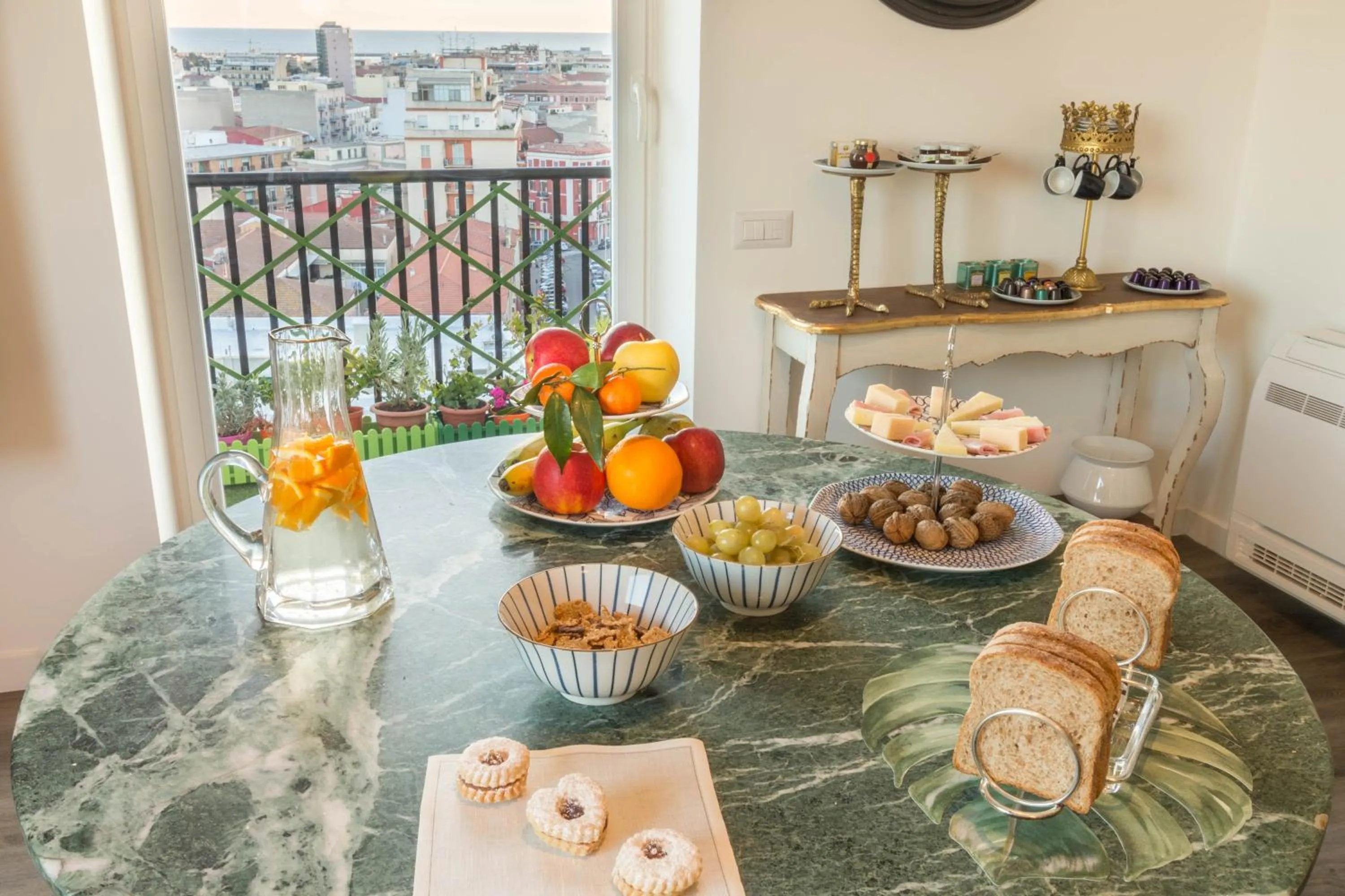 Breakfast in Eleventh Floor Suites