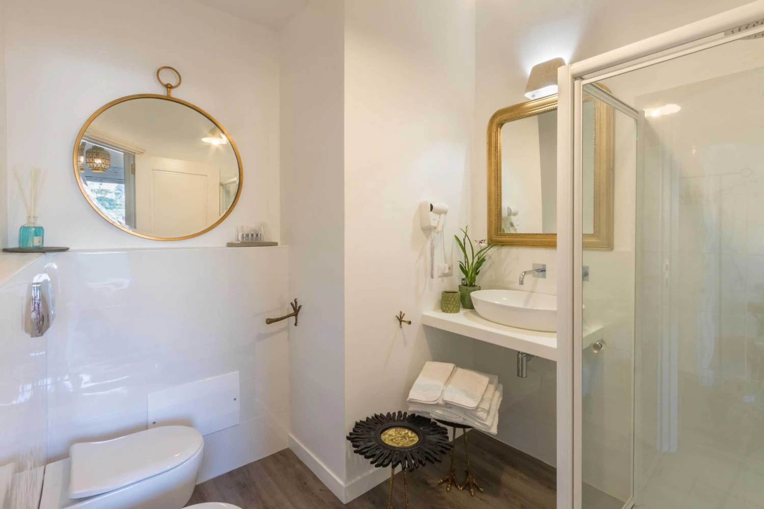 Bathroom in Eleventh Floor Suites