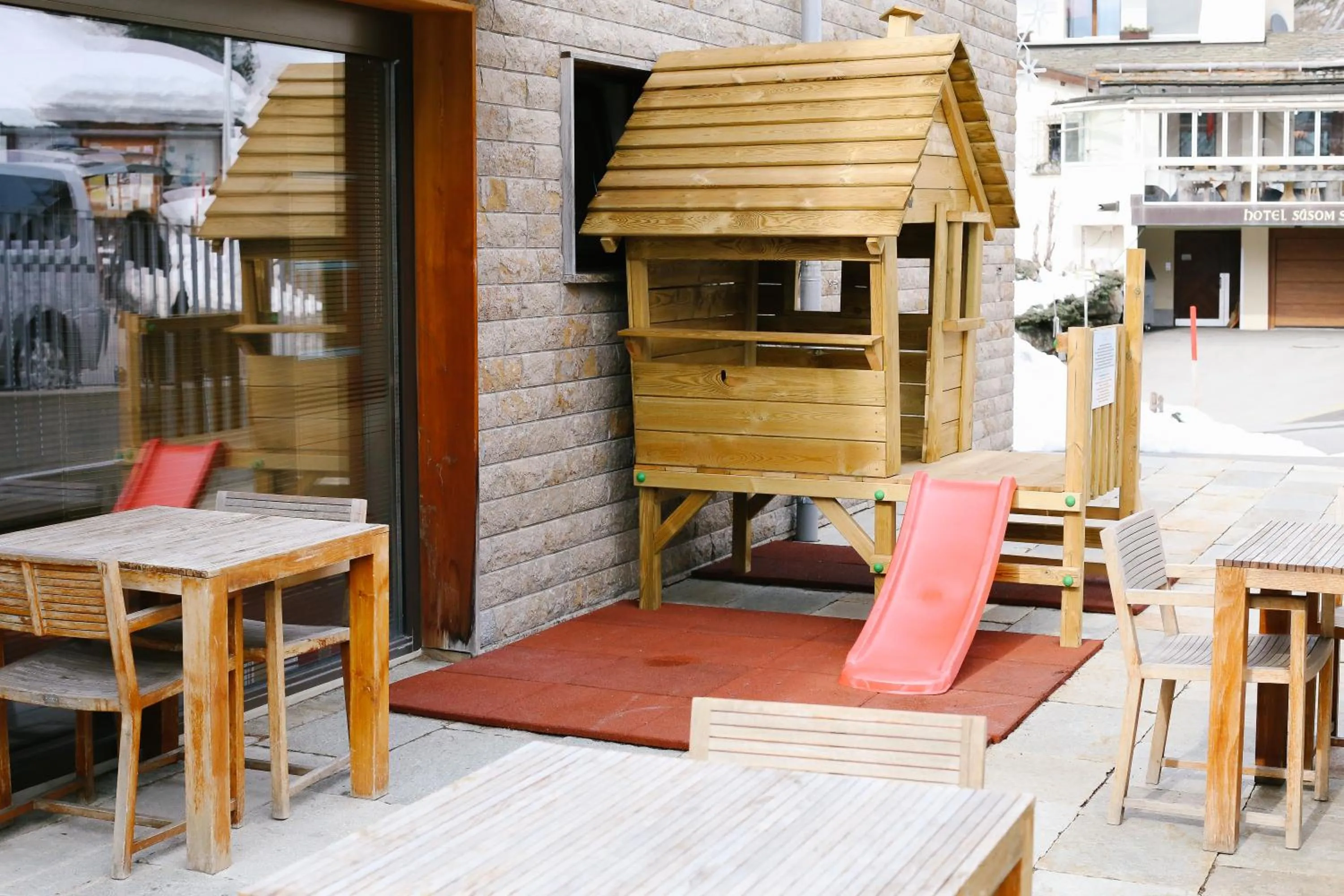 Area and facilities in Nira Alpina