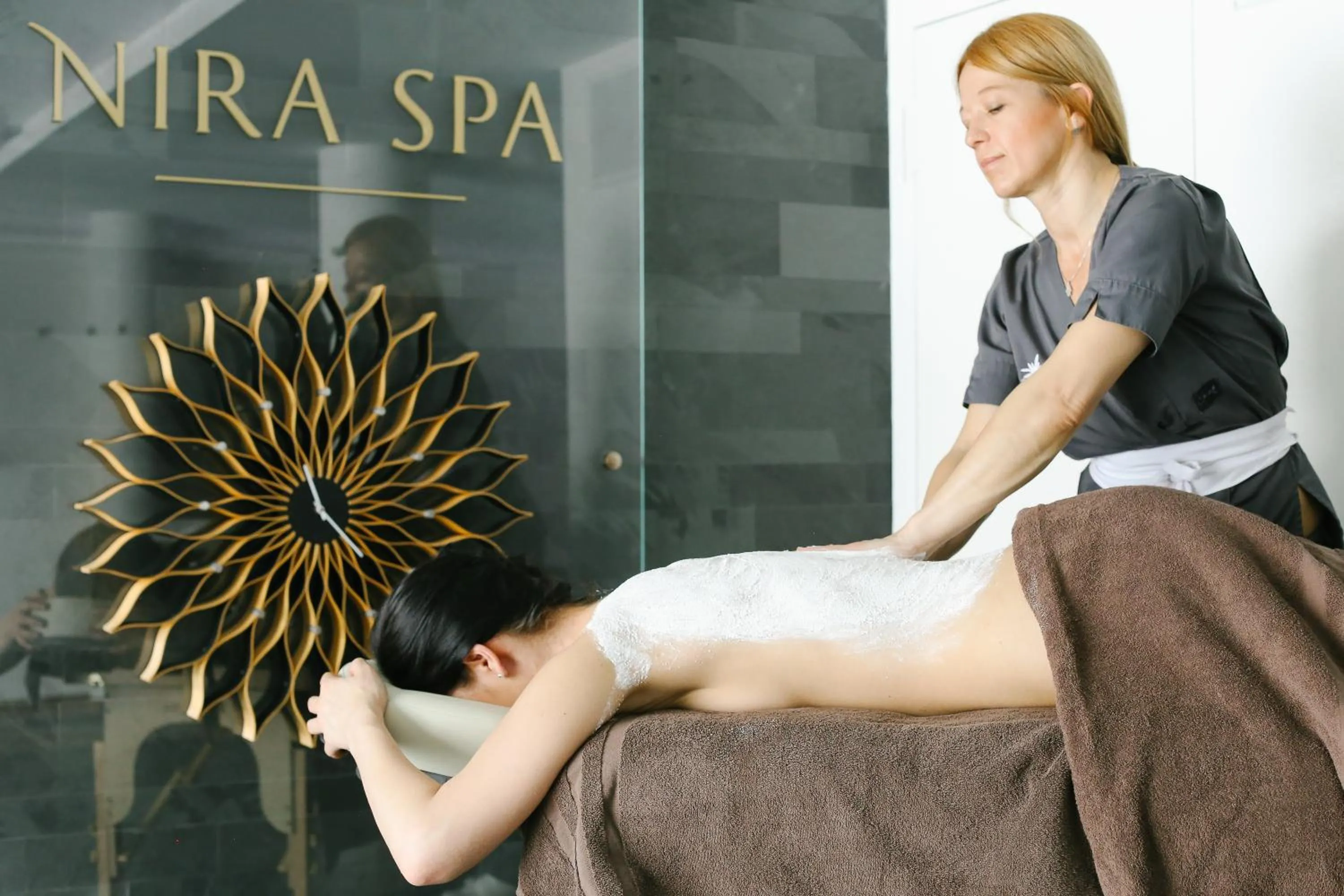 Staff in Nira Alpina