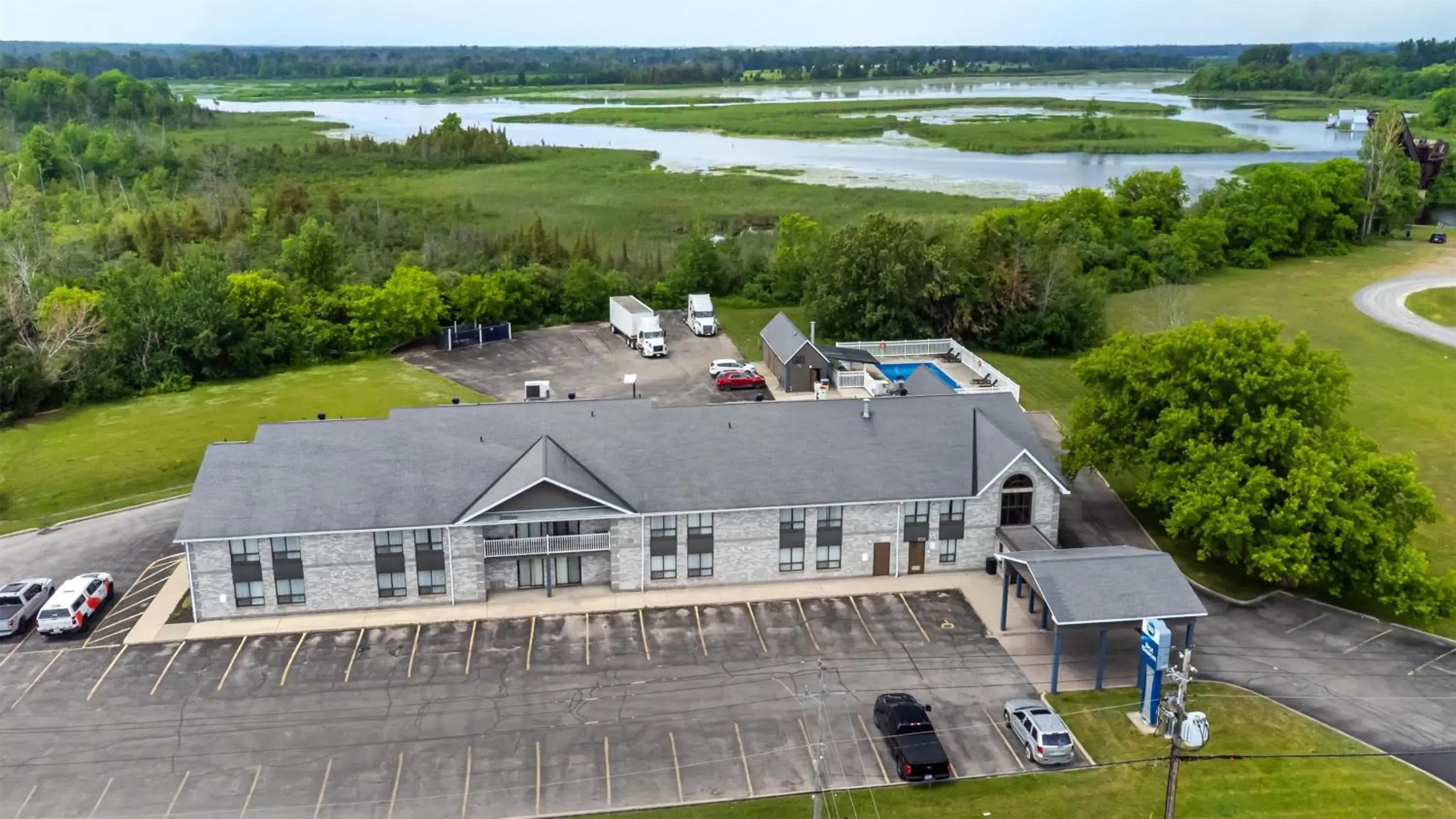 Property building in Best Western Smiths Falls Hotel Property building in Best Western Smiths Falls Hotel