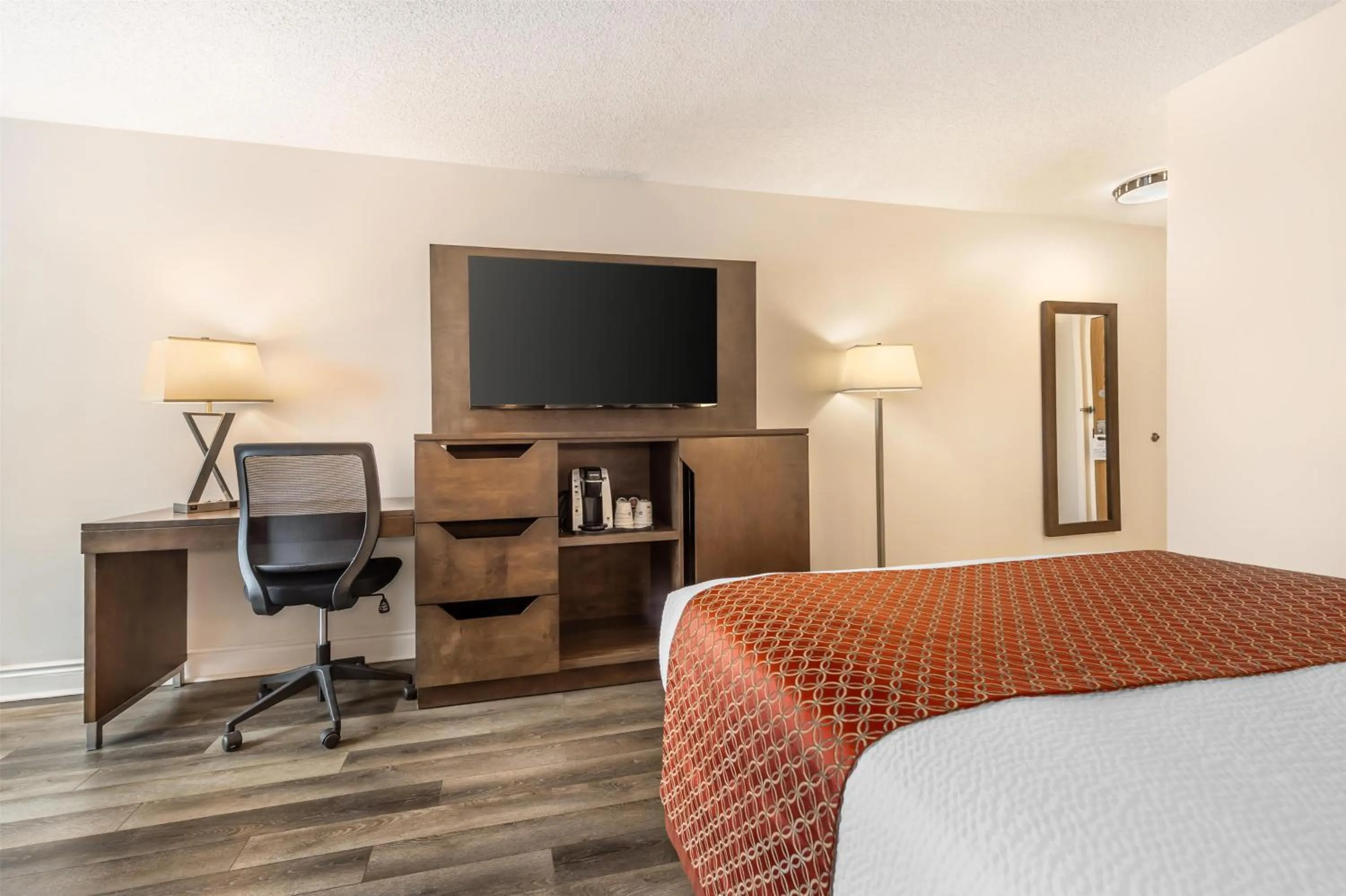 Bedroom, Bed in Best Western Smiths Falls Hotel