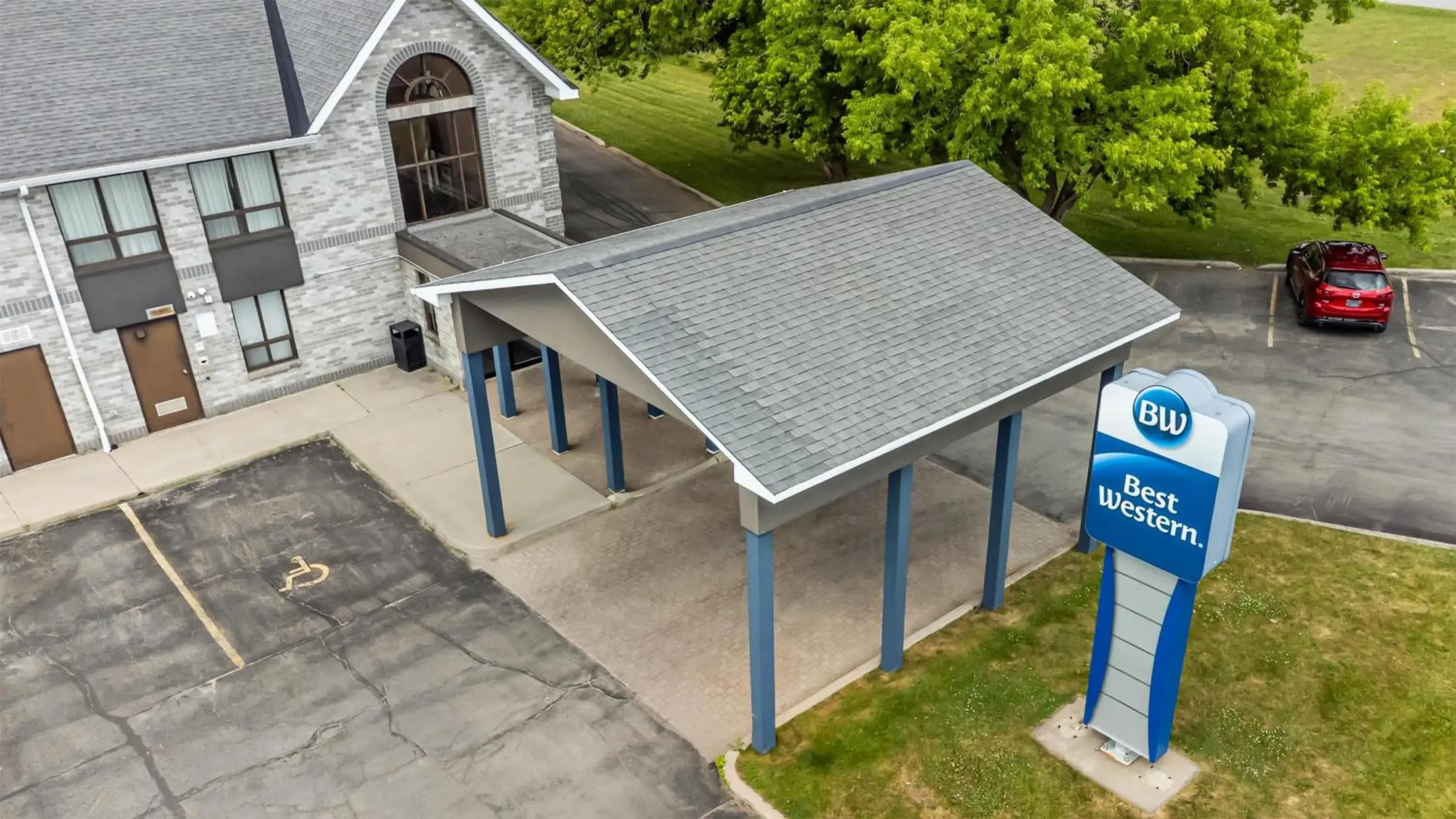 Property building in Best Western Smiths Falls Hotel Property building in Best Western Smiths Falls Hotel