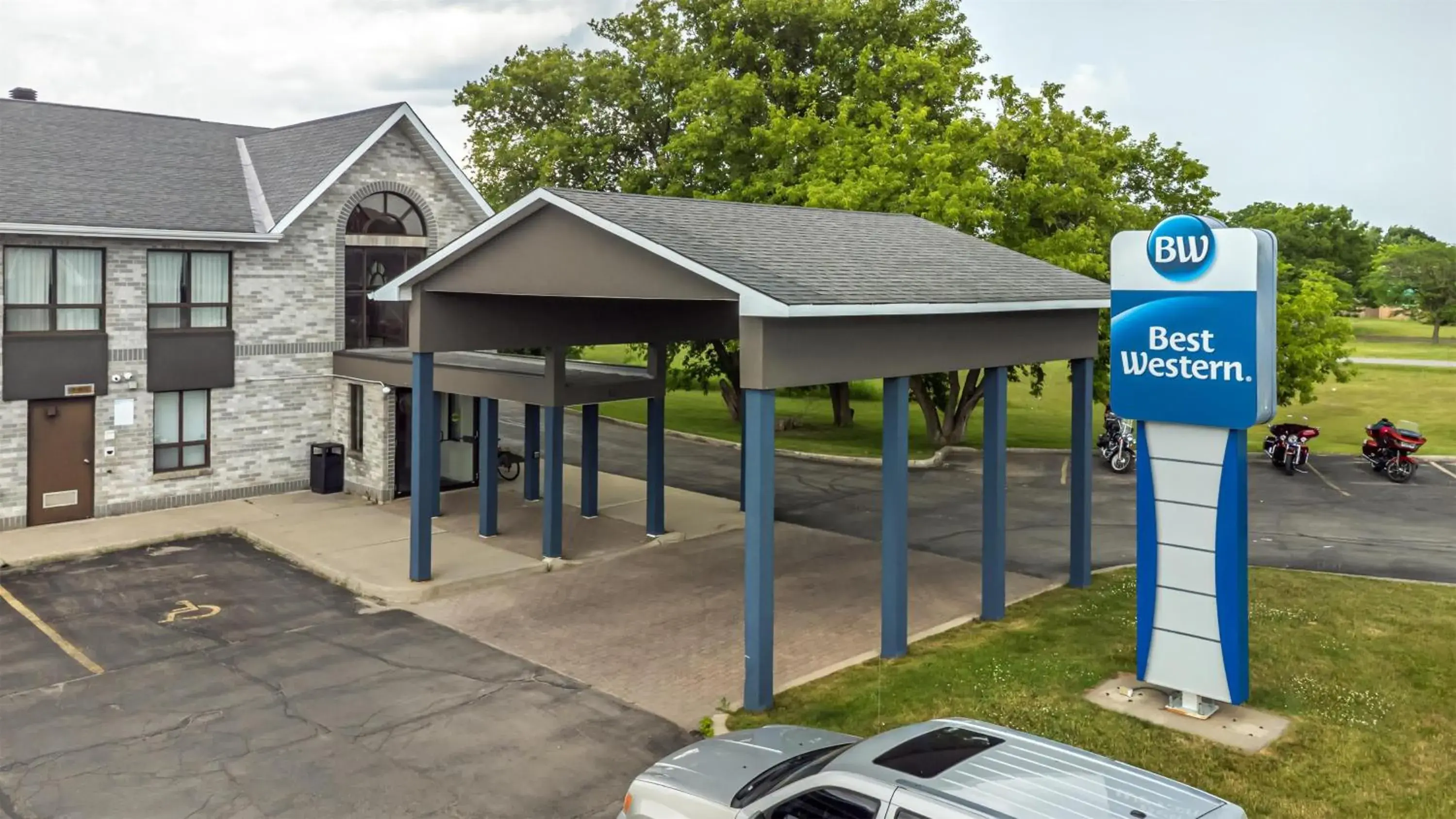 Property building in Best Western Smiths Falls Hotel Property building in Best Western Smiths Falls Hotel