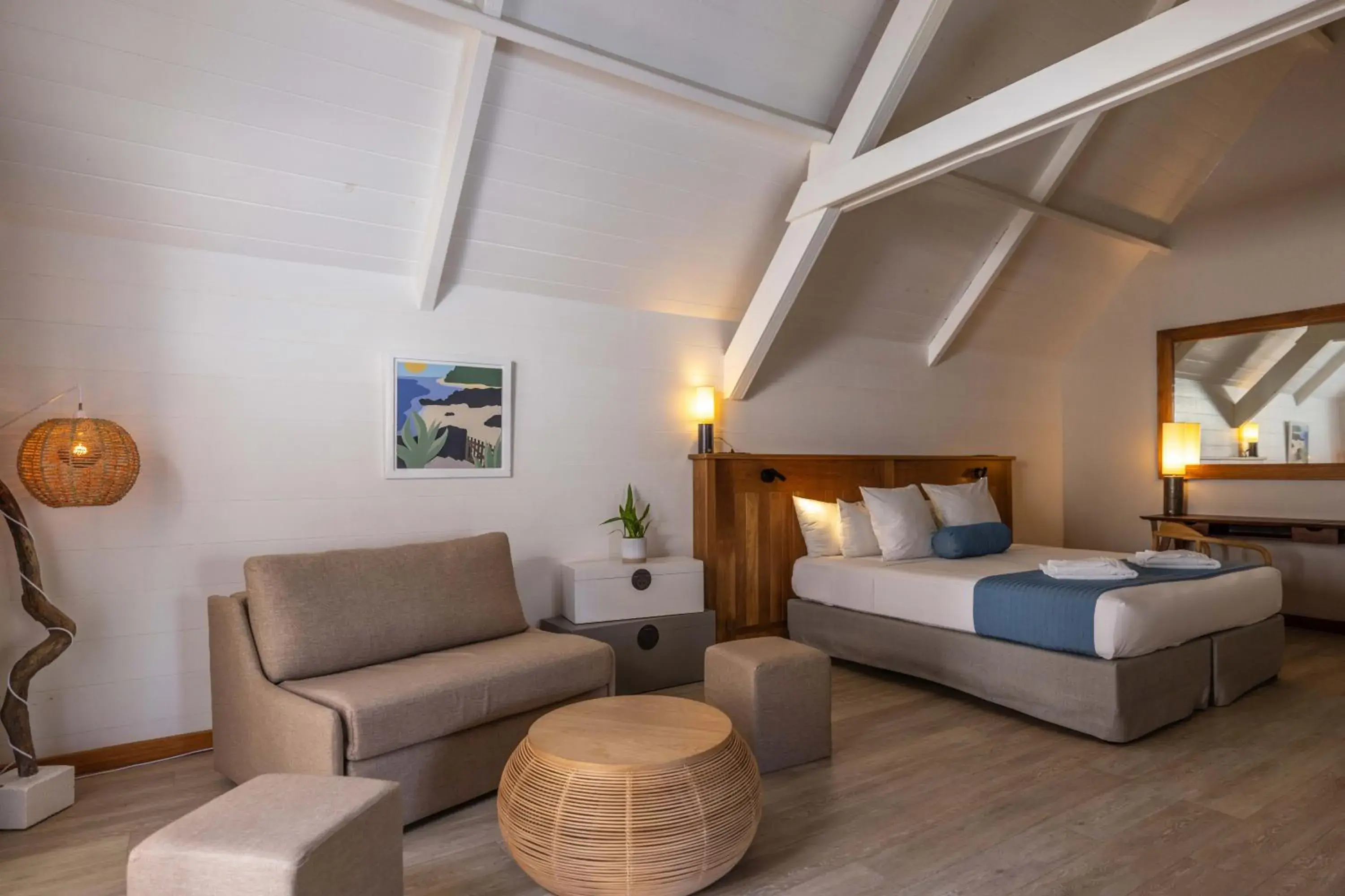 Senior Suite with Jacuzzi and Partial Lagoon view in Hotel Le Boucan Canot Senior Suite with Jacuzzi and Partial Lagoon view in Hotel Le Boucan Canot