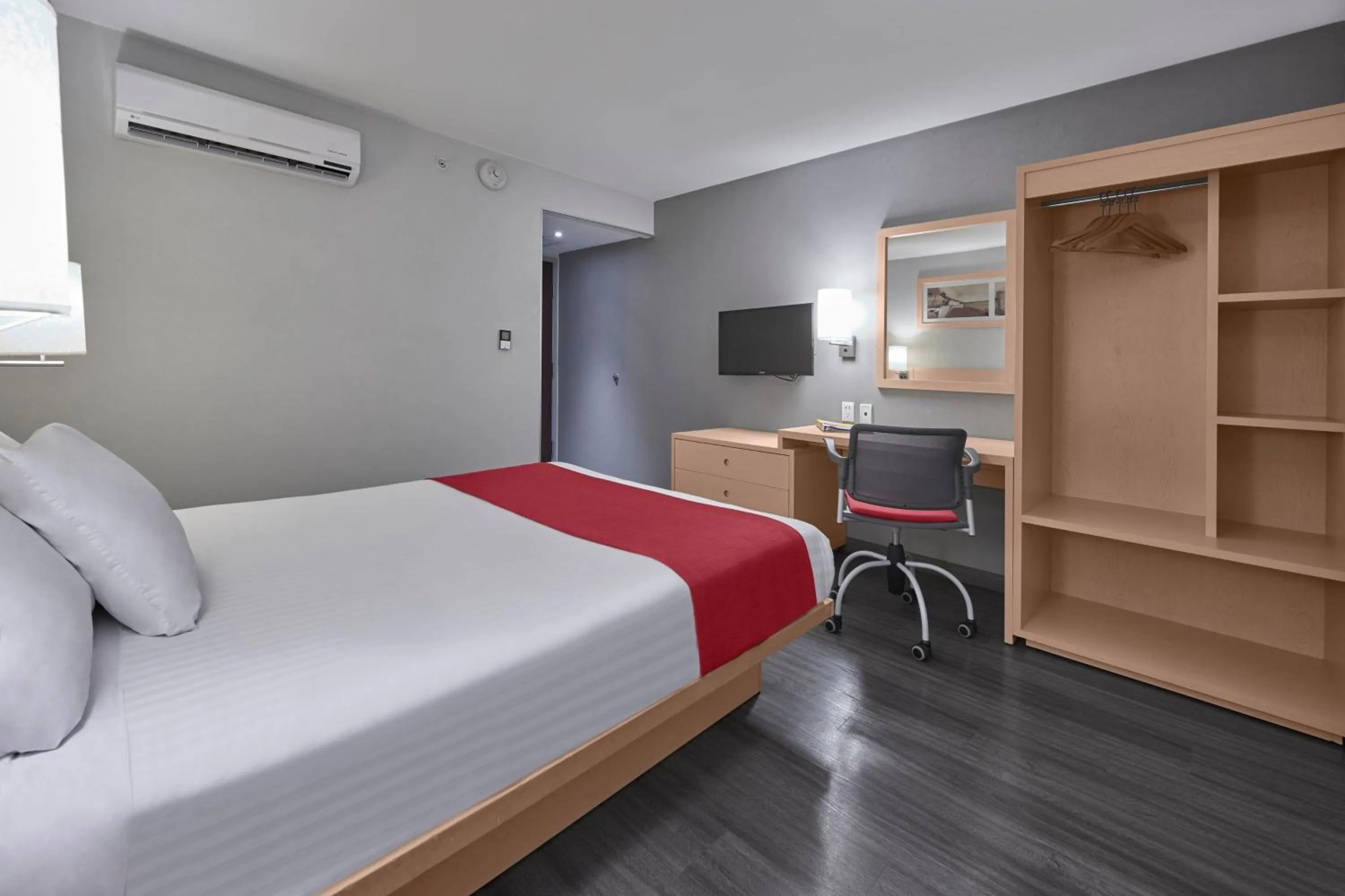 Bedroom, Bed in City Express by Marriott Torreon