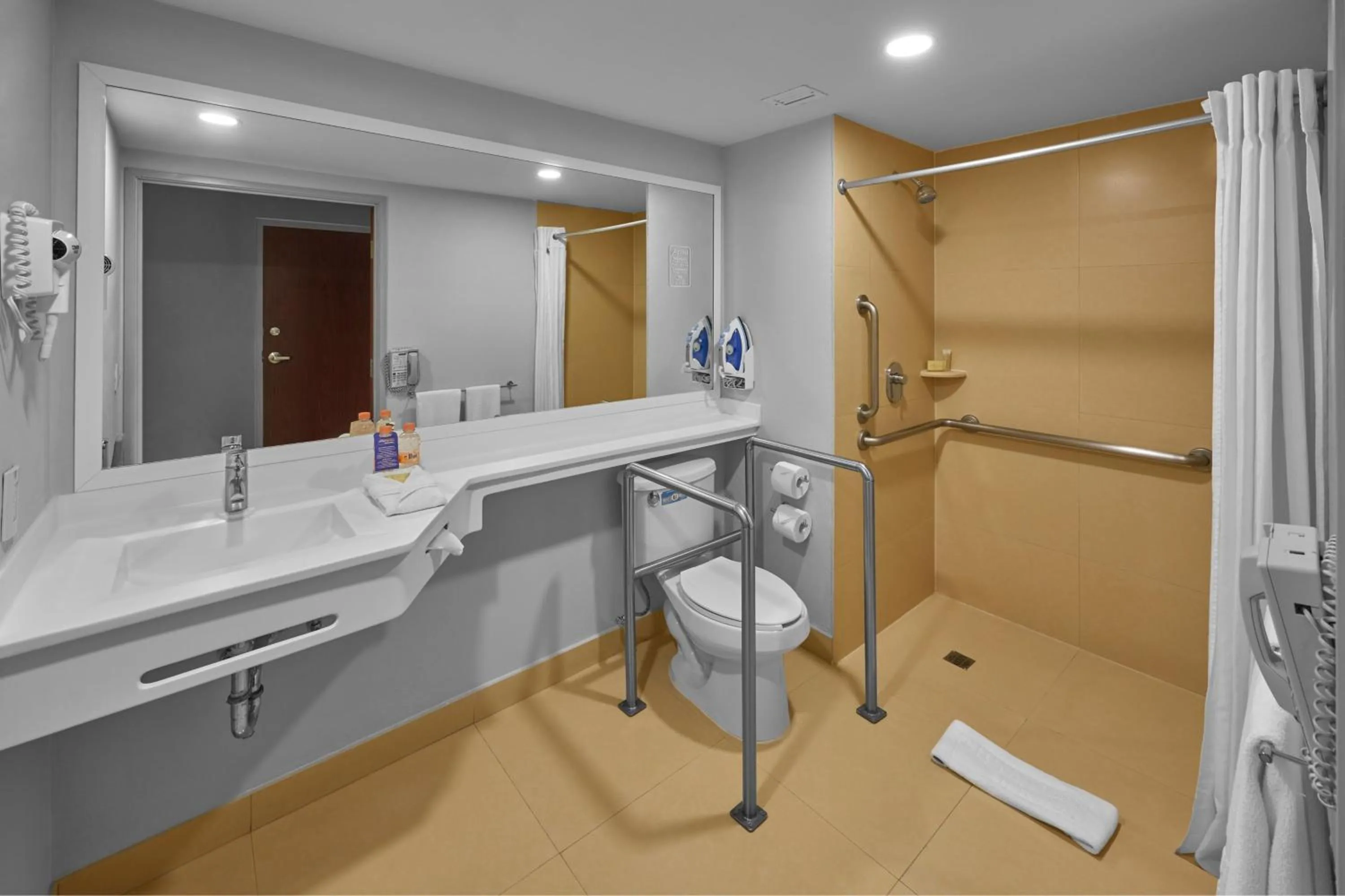 Bathroom in City Express by Marriott Torreon