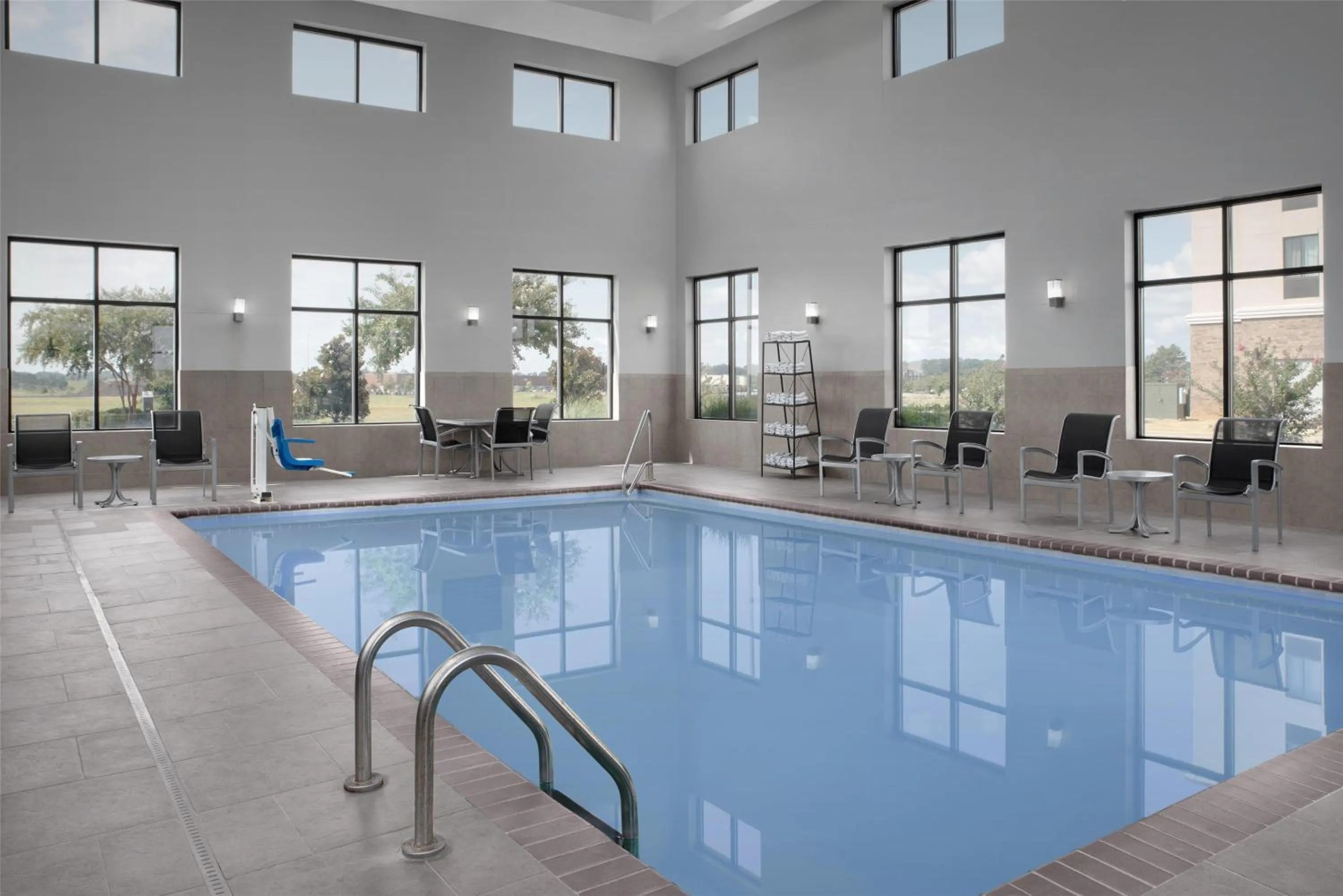 Pool view in Hampton Inn & Suites Tupelo/Barnes Crossing