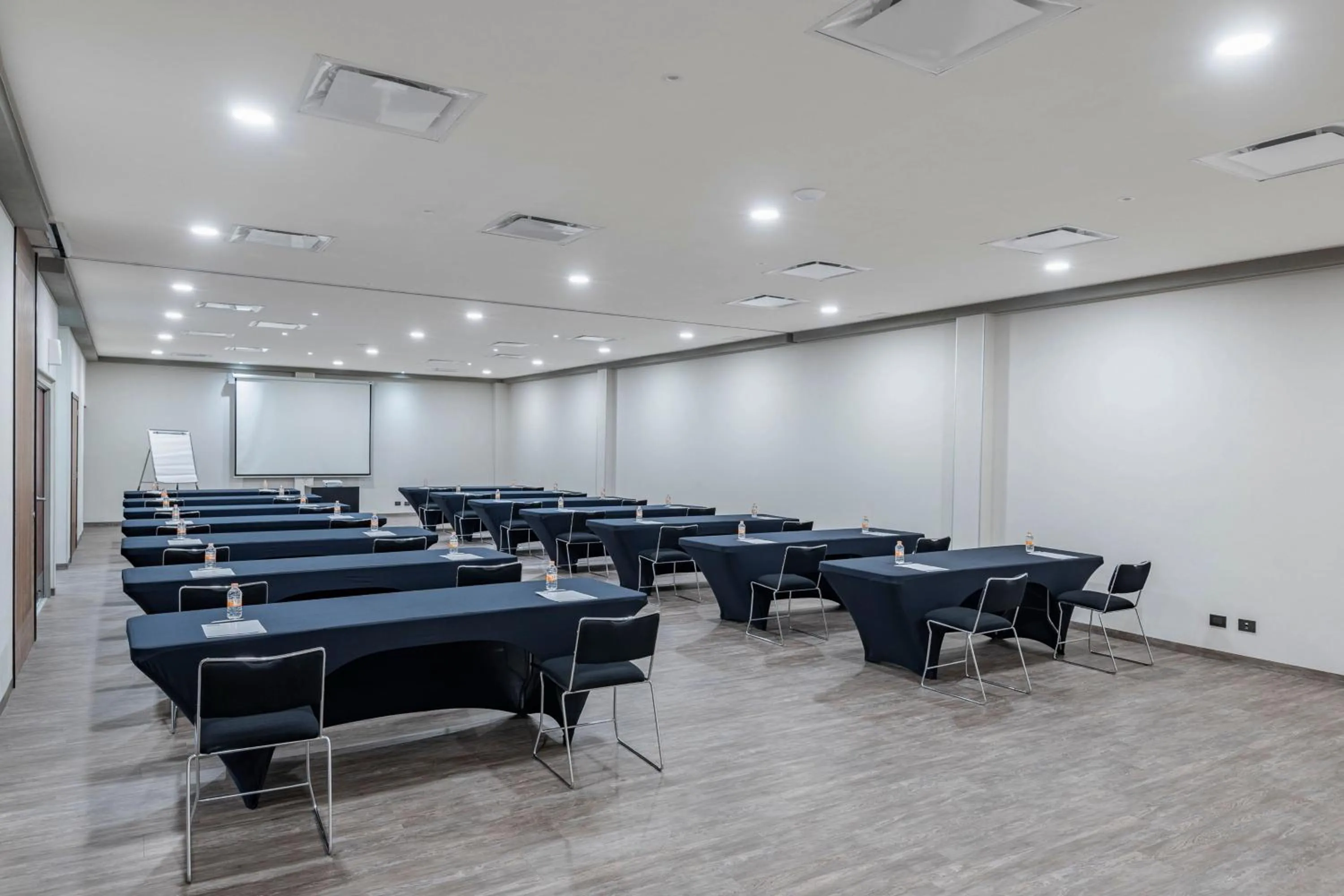 Meeting/conference room in City Express by Marriott Queretaro Autopista