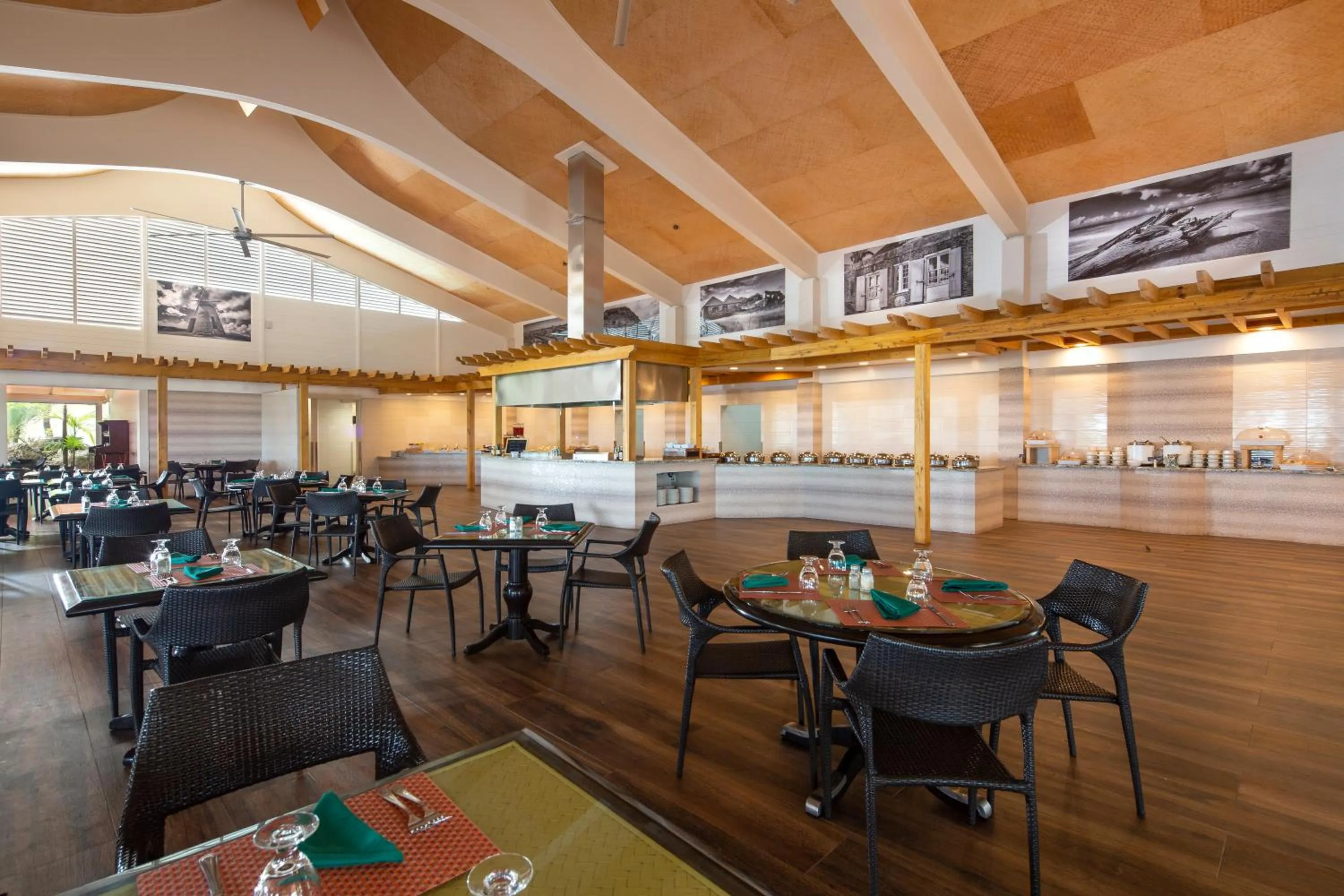 Restaurant/places to eat in St. James's Club Resort - All Inclusive