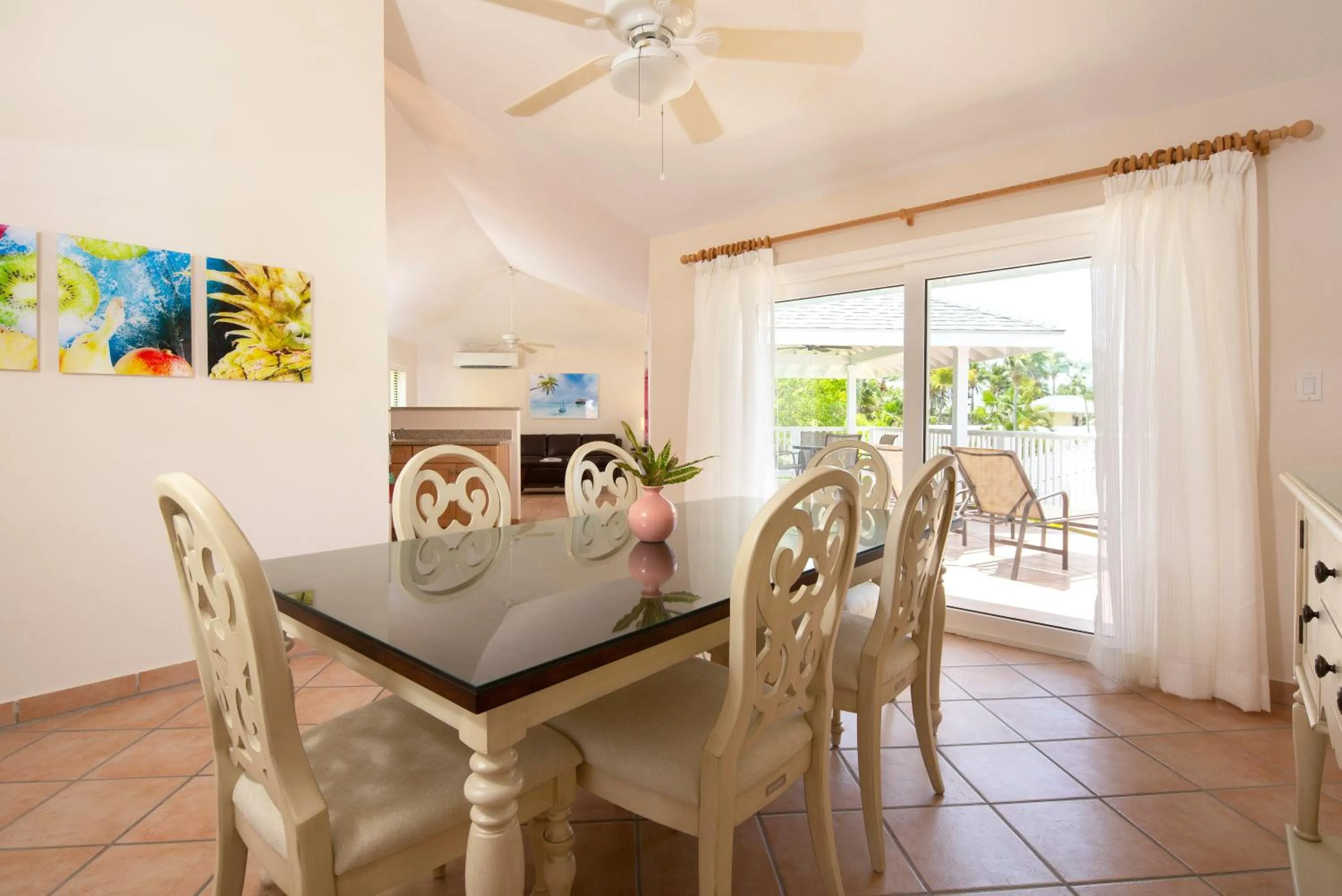 Dining area in St. James's Club Resort - All Inclusive