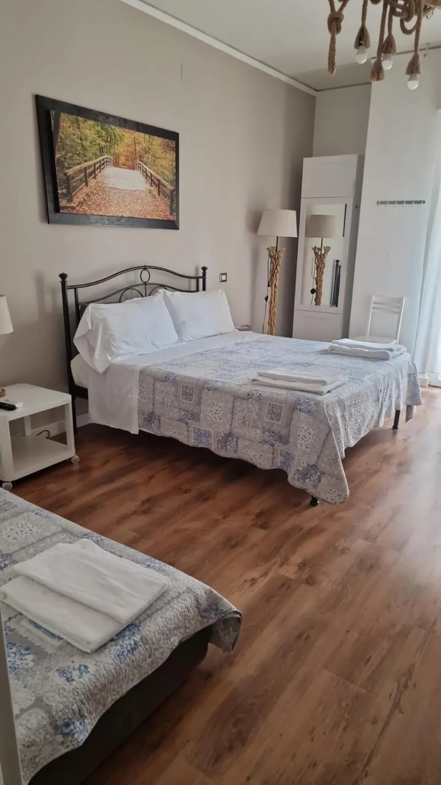 Bed in ES - Essential Solution & Emotion Stories (locazione turistica)