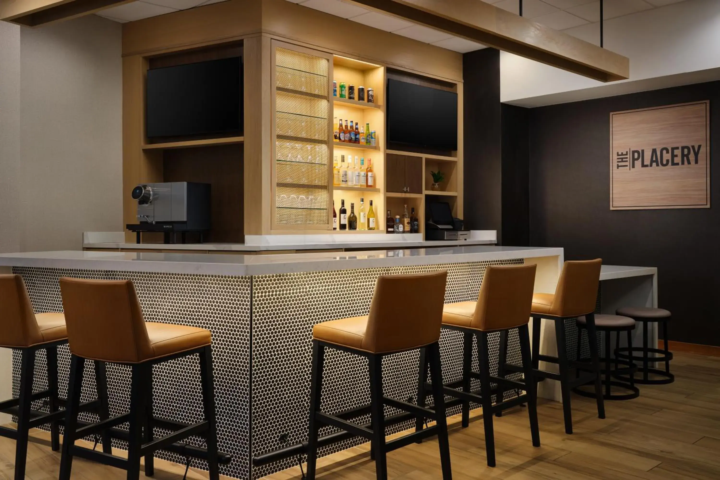 Lounge or bar in Hyatt Place Tampa Airport/Westshore Lounge or bar in Hyatt Place Tampa Airport/Westshore