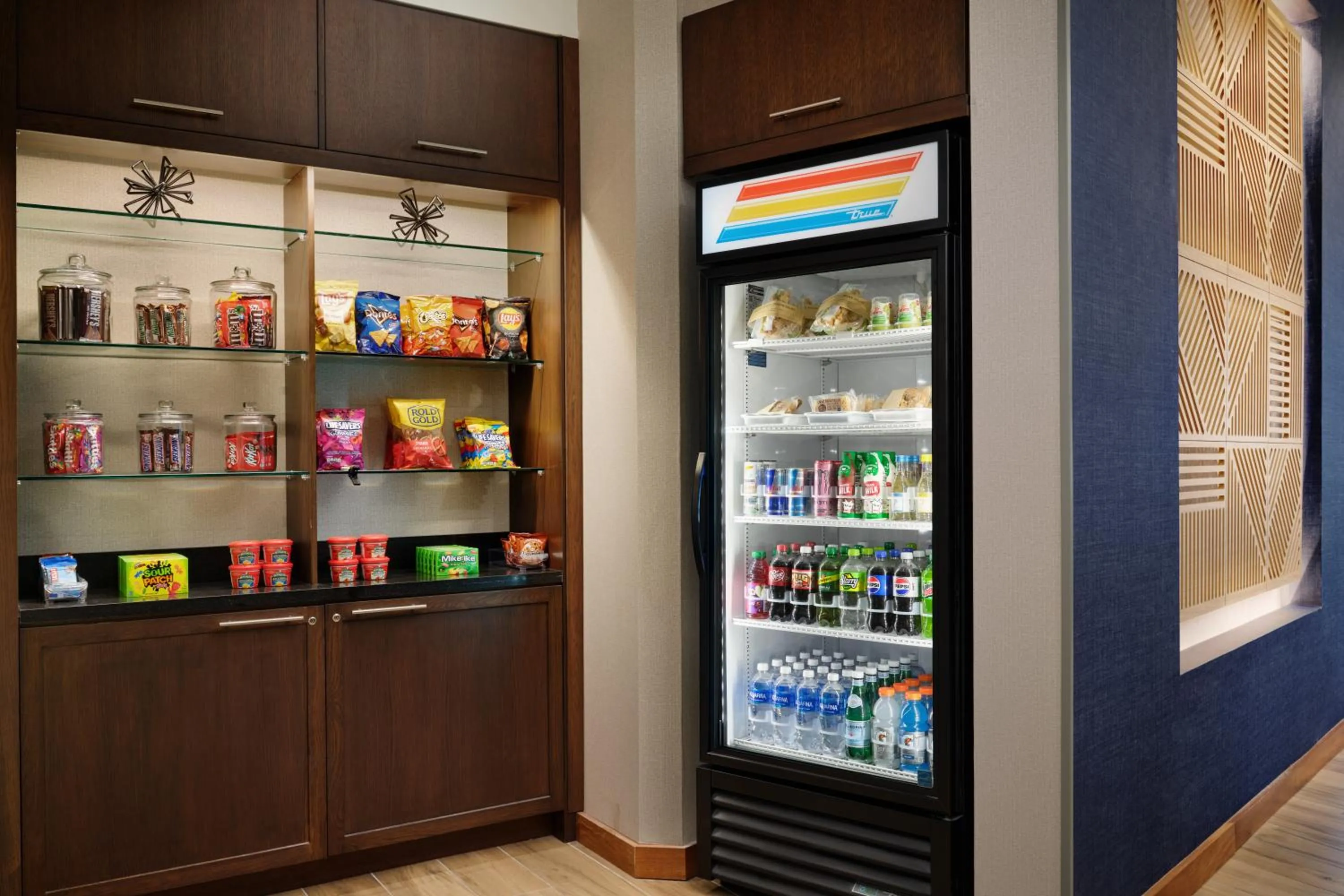 Supermarket/grocery shop in Hyatt Place Tampa Airport/Westshore