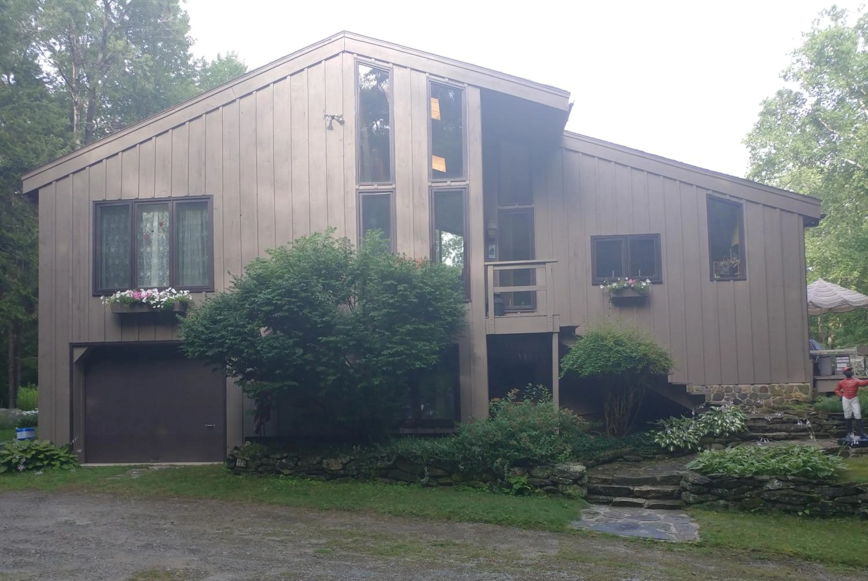 Facade/entrance in Cricket Hill Lodging