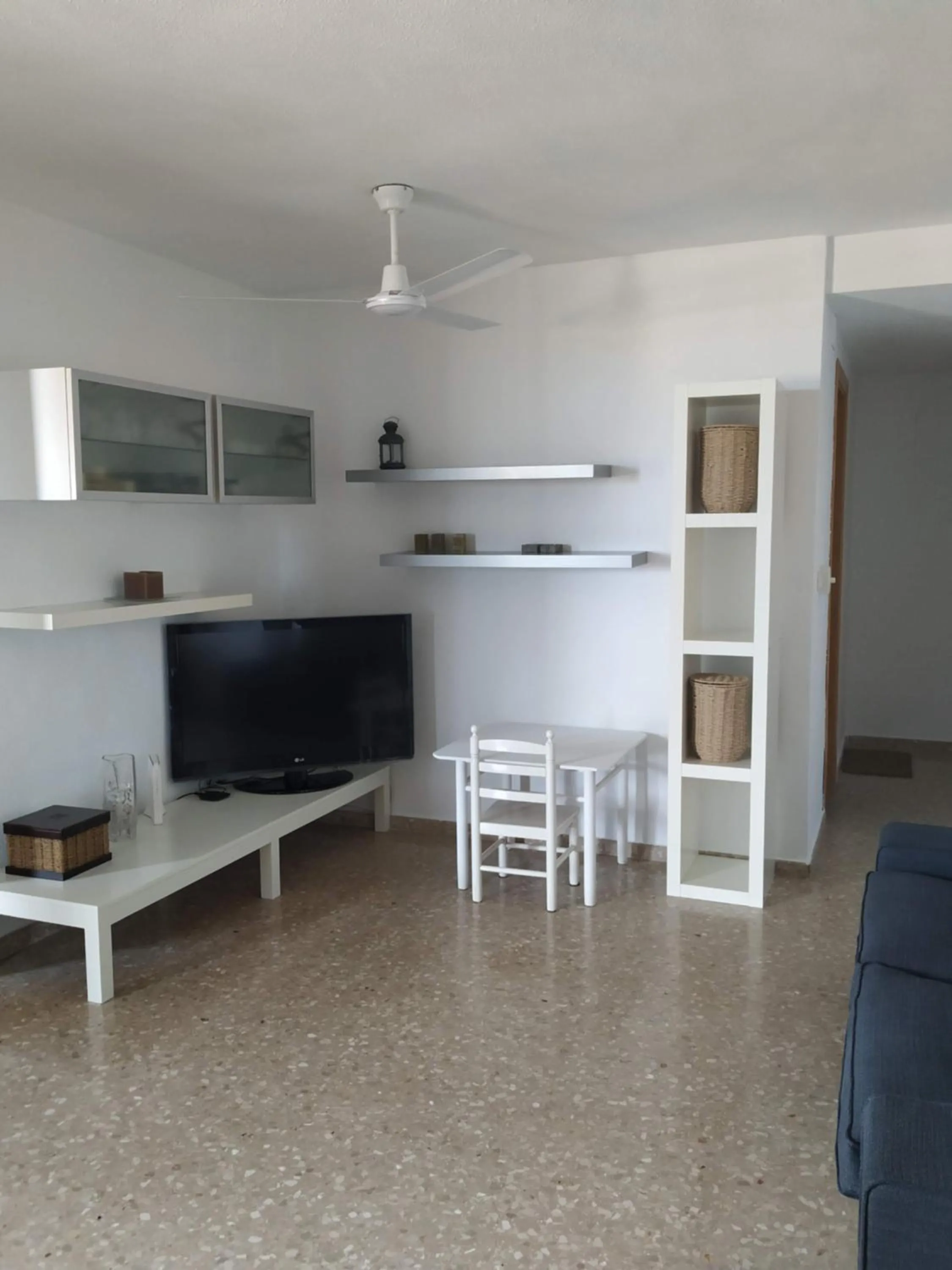 Apartamento Con Preciosas Vistas Al Mar,WIFI y piscina de temporada