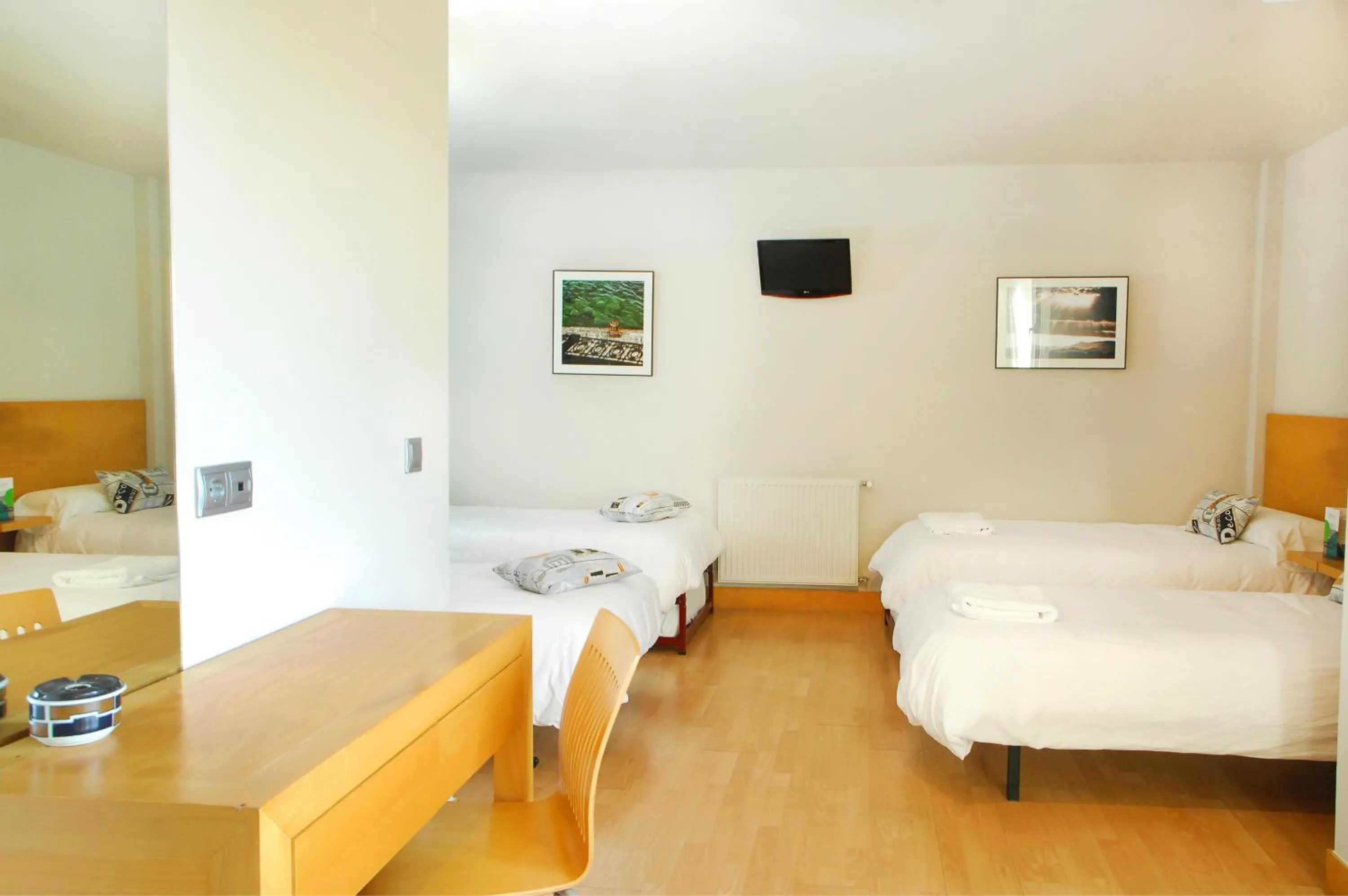 Bed in Hotel Txintxua