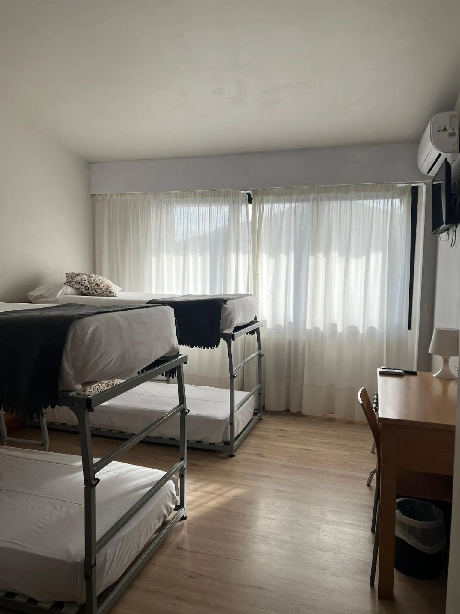 Bed in Hotel Txintxua