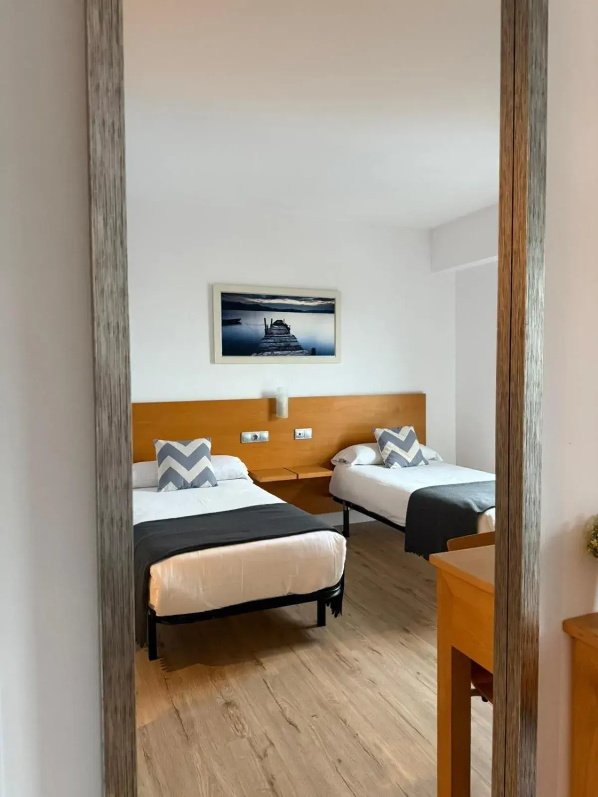 Twin Room with Private Bathroom in Hotel Txintxua Twin Room with Private Bathroom in Hotel Txintxua