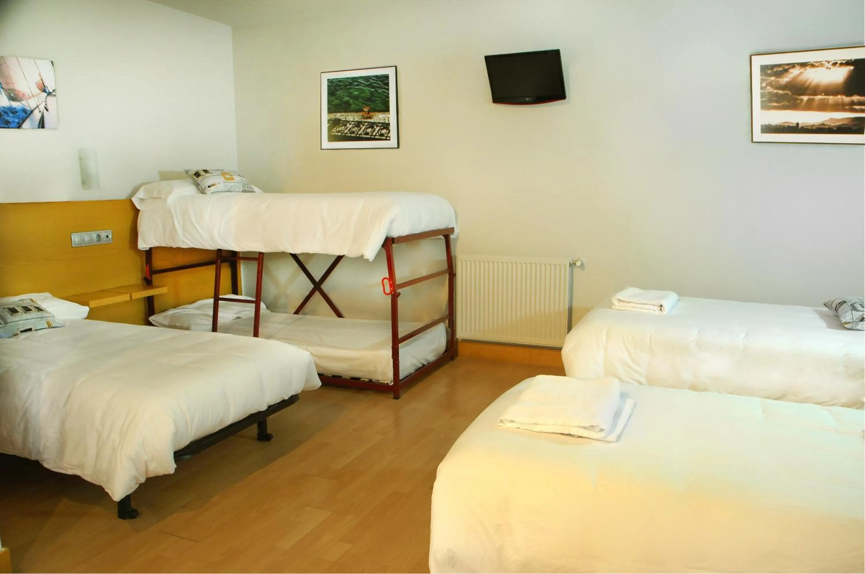 Photo of the whole room, Bed in Hotel Txintxua