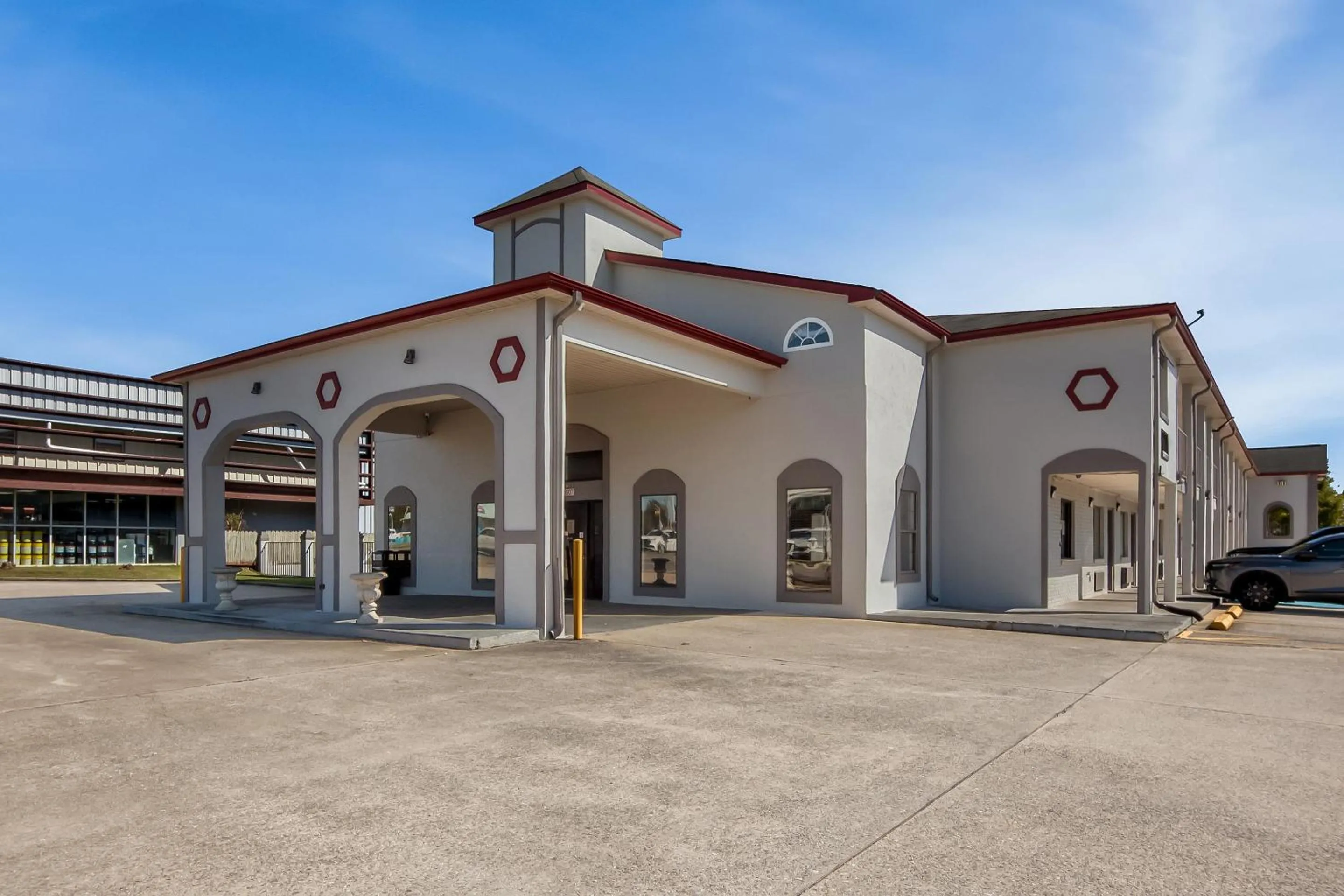 Property building in Red Roof Inn Muscle Shoals
