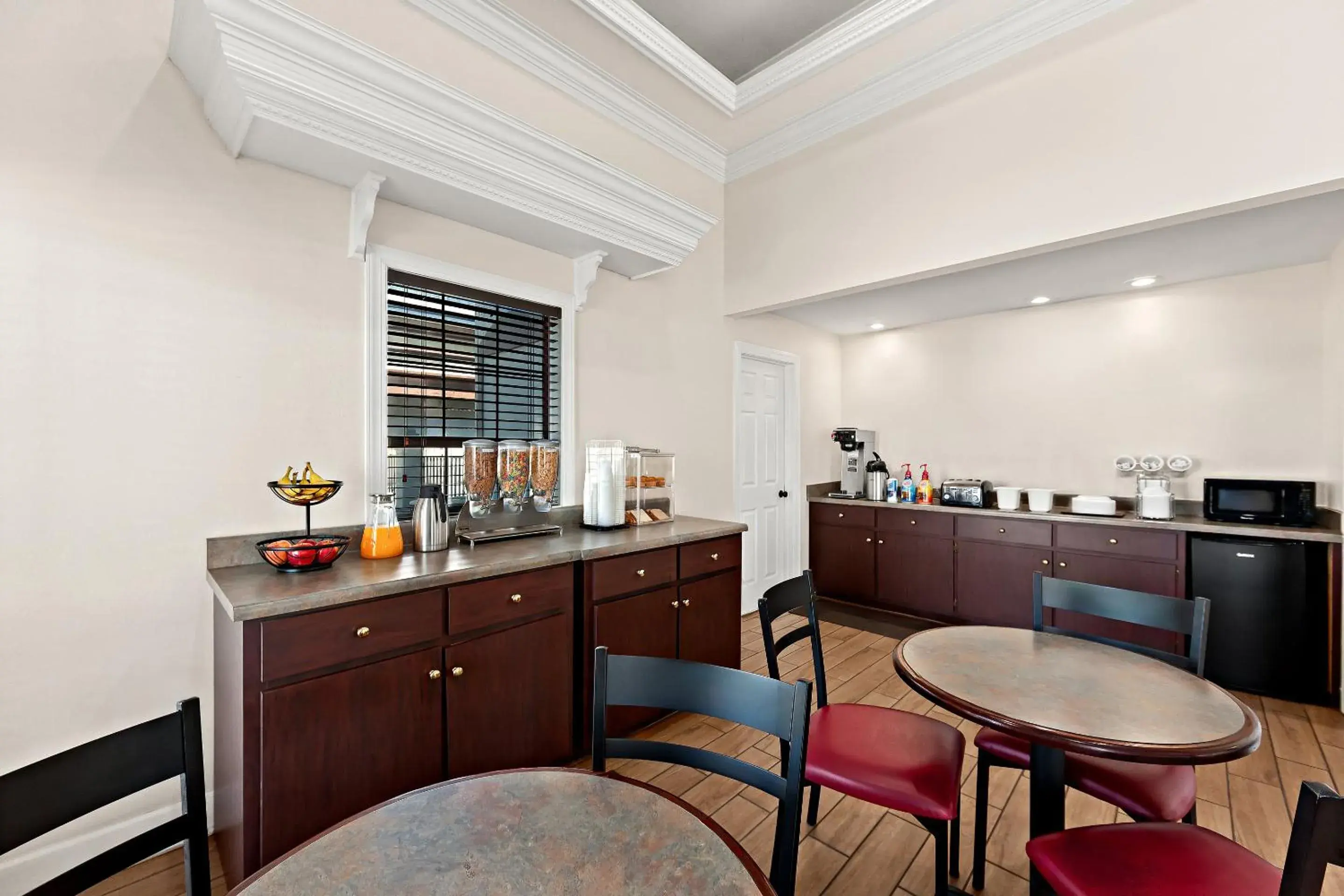 Breakfast in Red Roof Inn Muscle Shoals Breakfast in Red Roof Inn Muscle Shoals