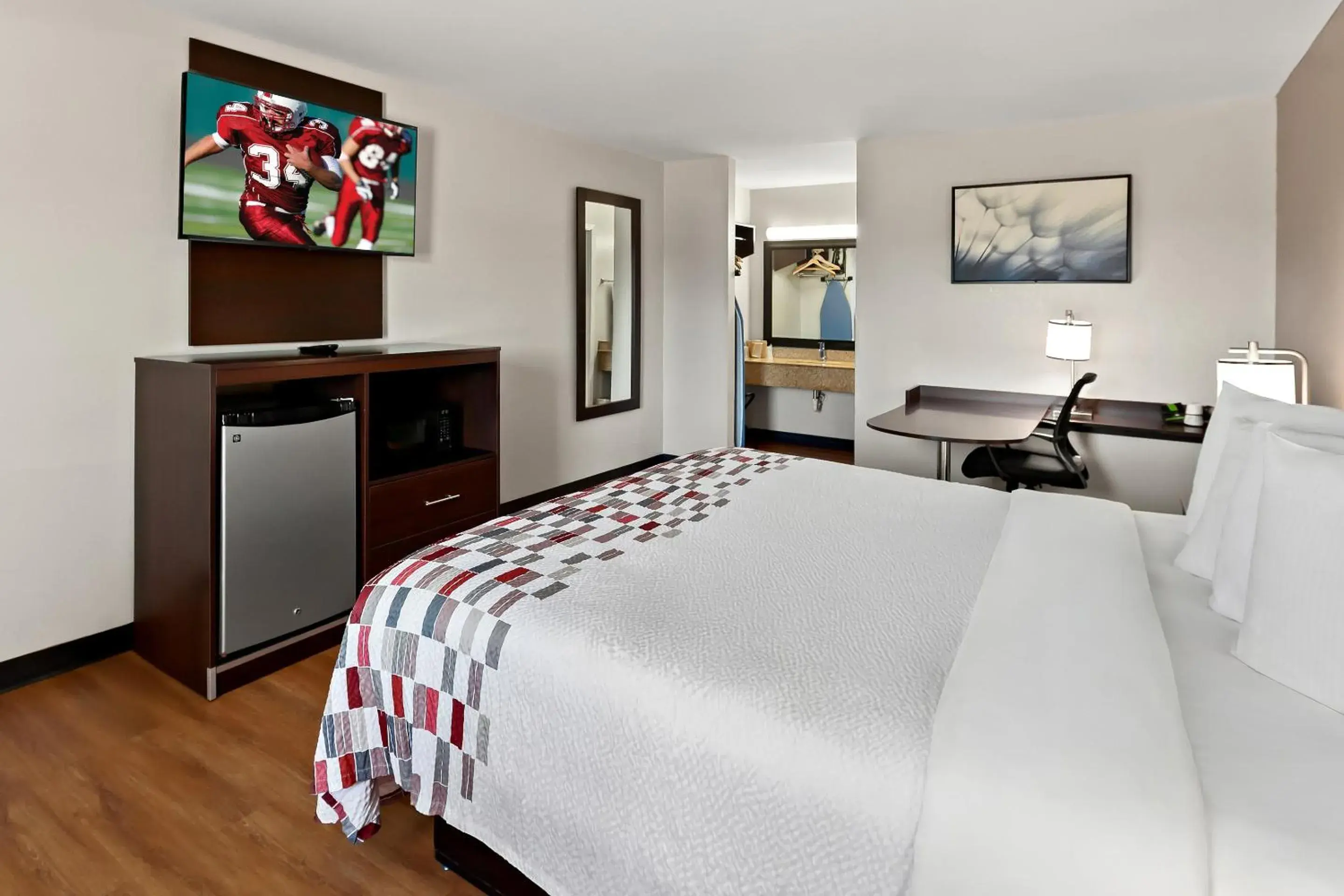 Bedroom, Bed in Red Roof Inn Muscle Shoals Bedroom, Bed in Red Roof Inn Muscle Shoals