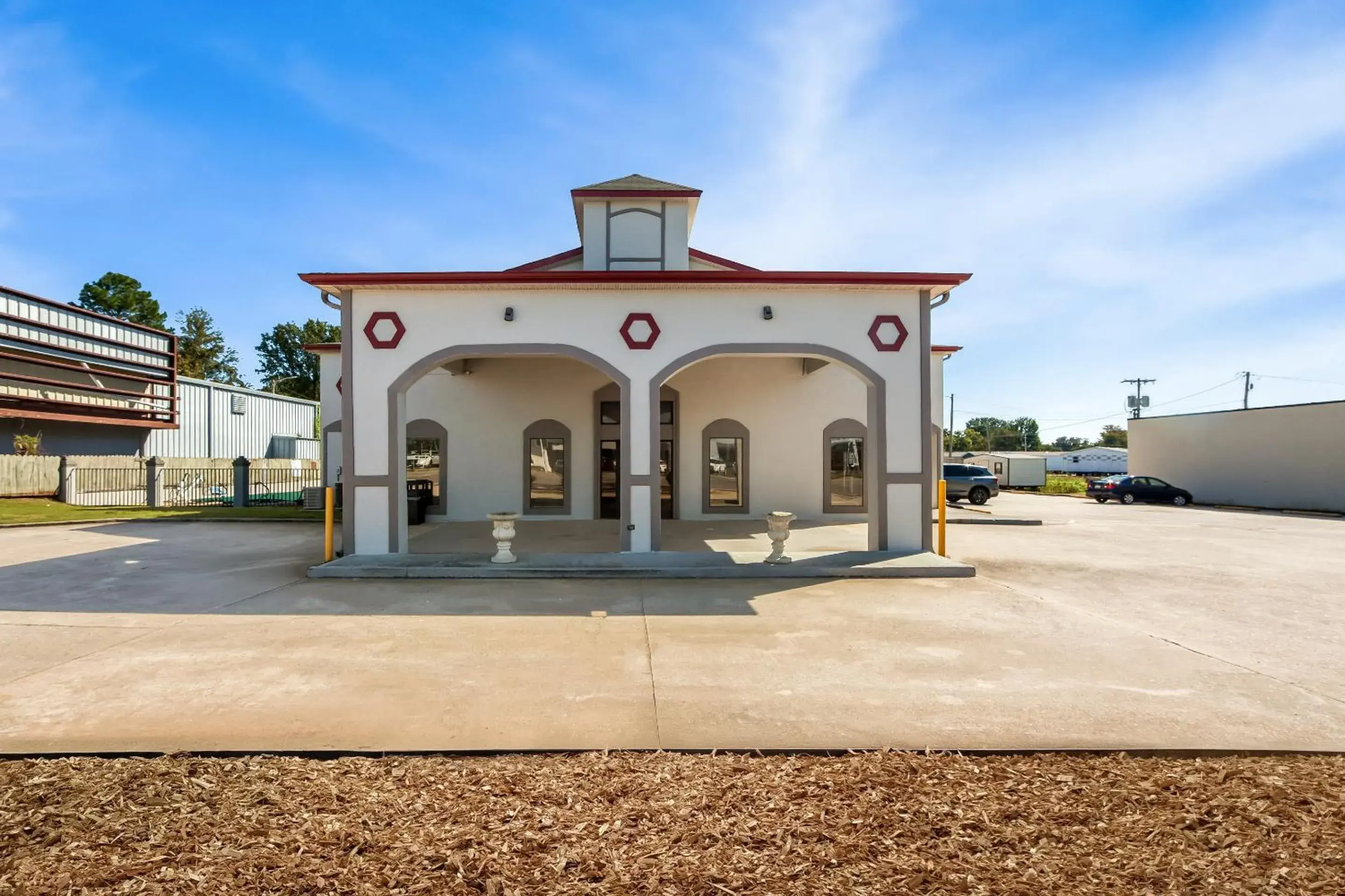 Property building in Red Roof Inn Muscle Shoals Property building in Red Roof Inn Muscle Shoals