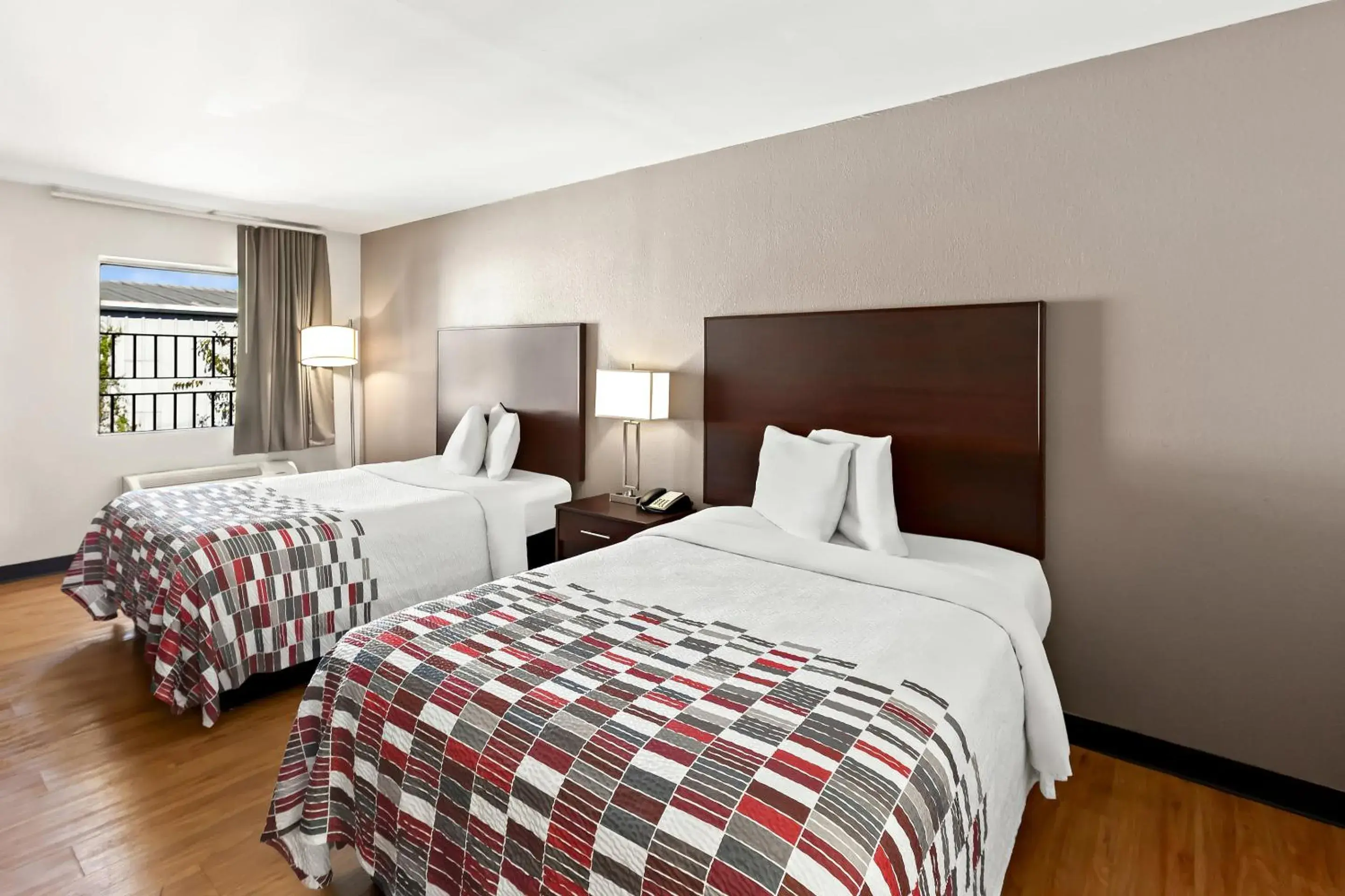 Superior Room with Two Double Beds Smoking in Red Roof Inn Muscle Shoals Superior Room with Two Double Beds Smoking in Red Roof Inn Muscle Shoals