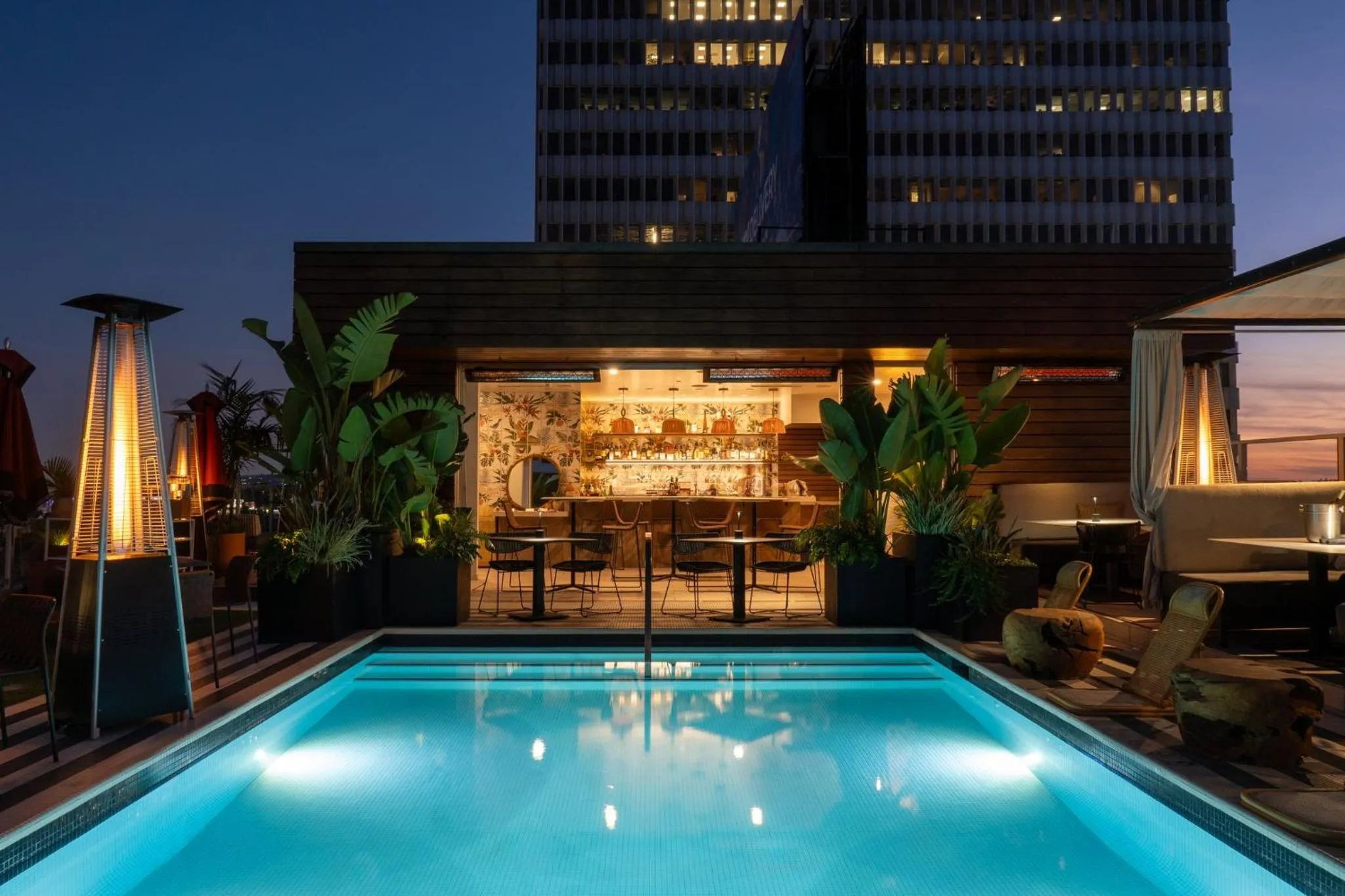 Restaurant/places to eat in Kimpton Hotel Wilshire by IHG